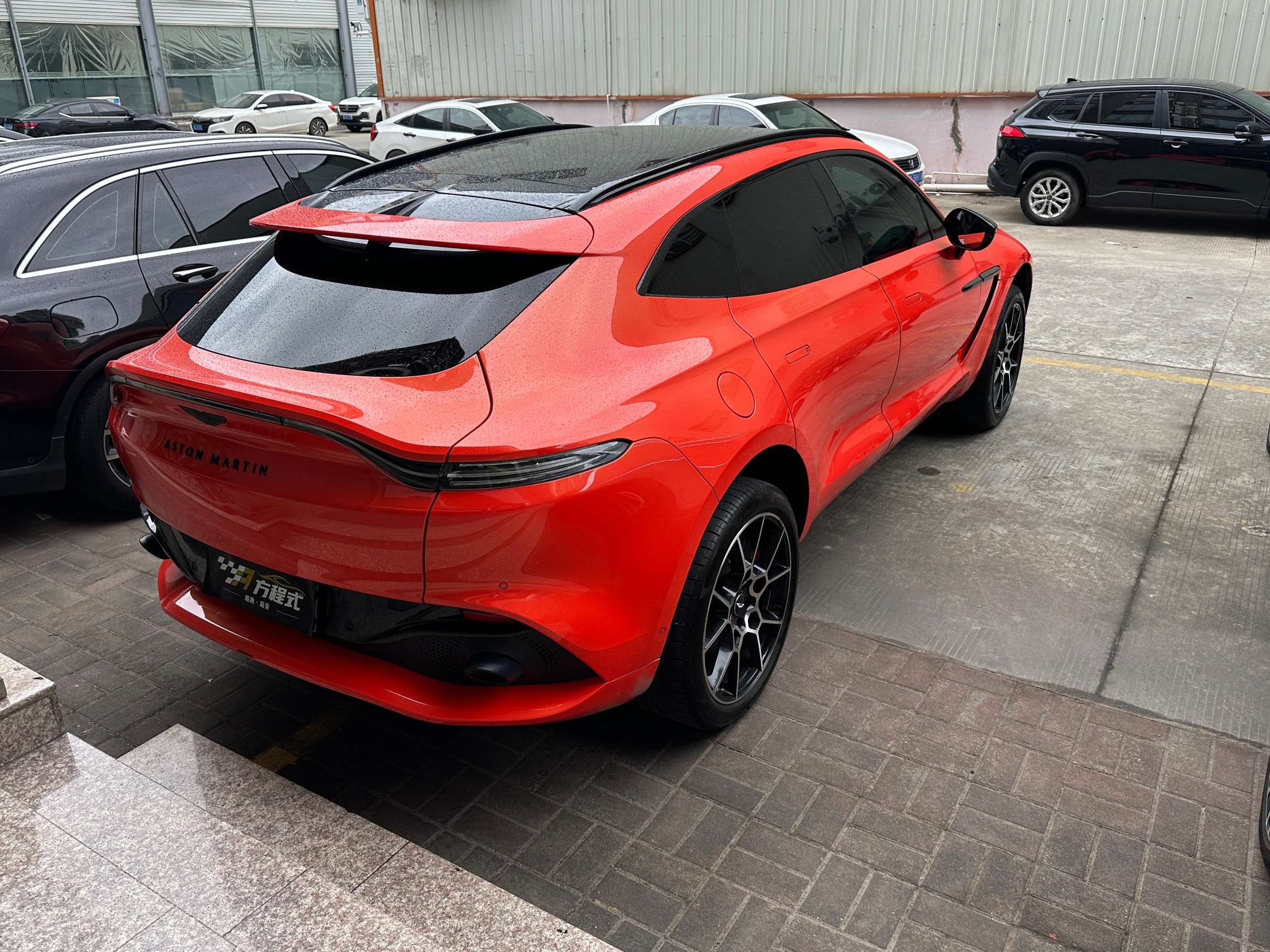 二手阿斯顿·马丁 DBX 珍珠橙/黑色 2021款 4.0T V8 无瑕之焰