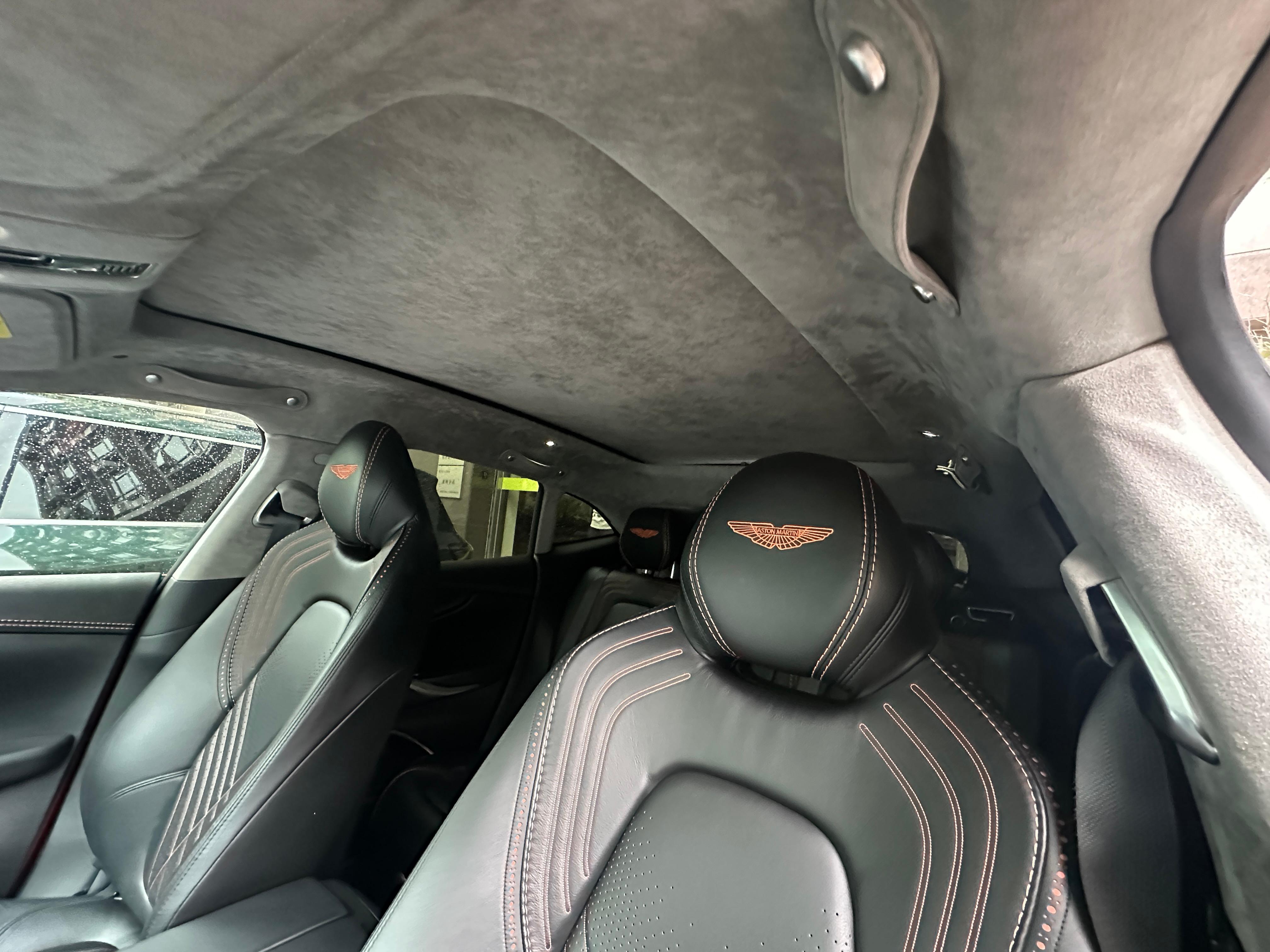 二手阿斯顿·马丁 DBX 珍珠橙/黑色 2021款 4.0T V8 无瑕之焰