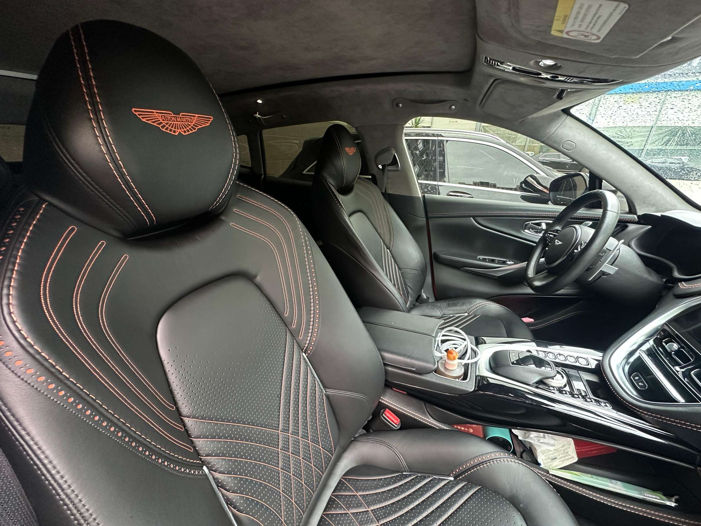 二手阿斯顿·马丁 DBX 珍珠橙/黑色 2021款 4.0T V8 无瑕之焰