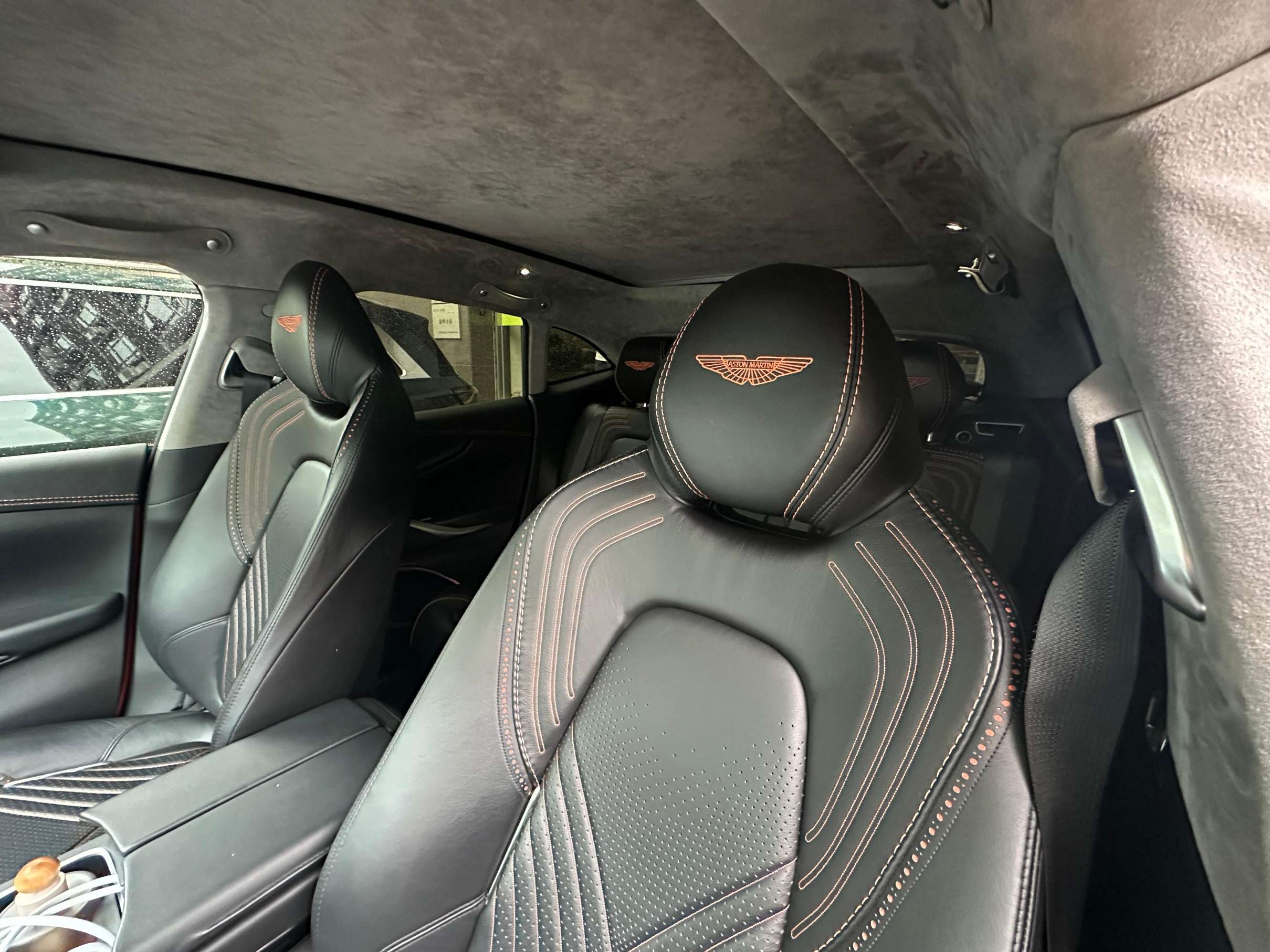 二手阿斯顿·马丁 DBX 珍珠橙/黑色 2021款 4.0T V8 无瑕之焰