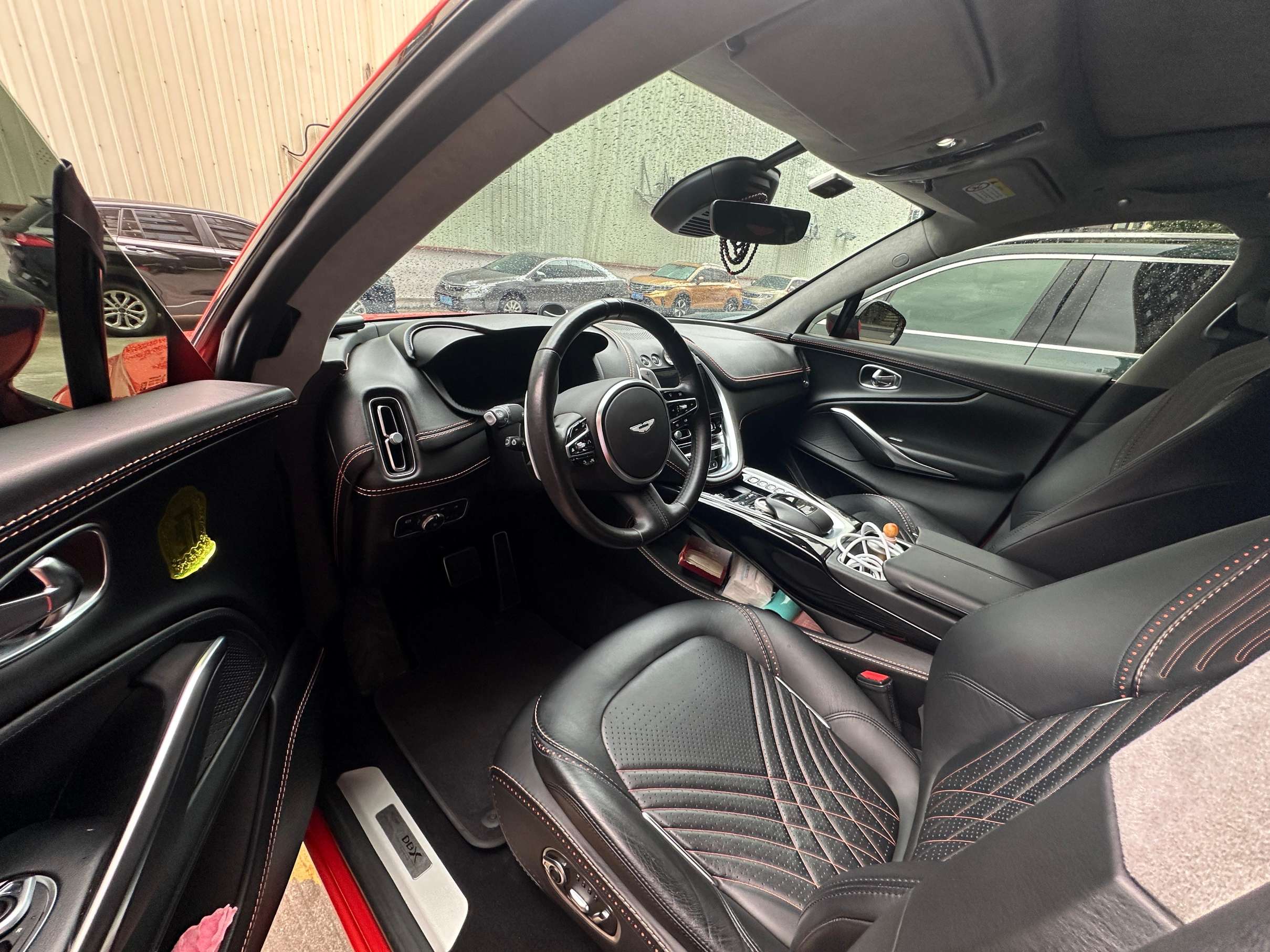 二手阿斯顿·马丁 DBX 珍珠橙/黑色 2021款 4.0T V8 无瑕之焰