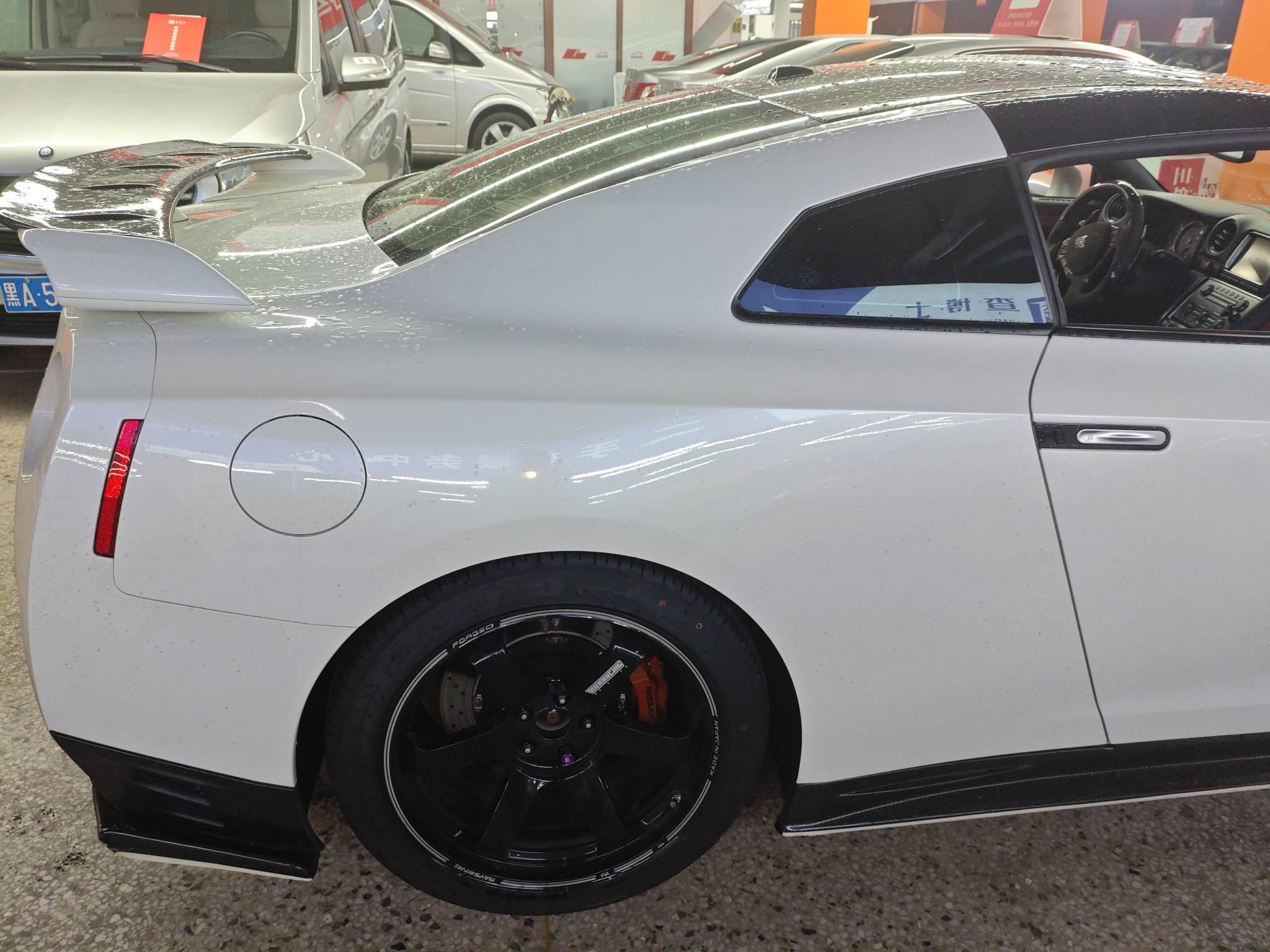 二手日产 GT-R 白色/红色 2015款 3.8T