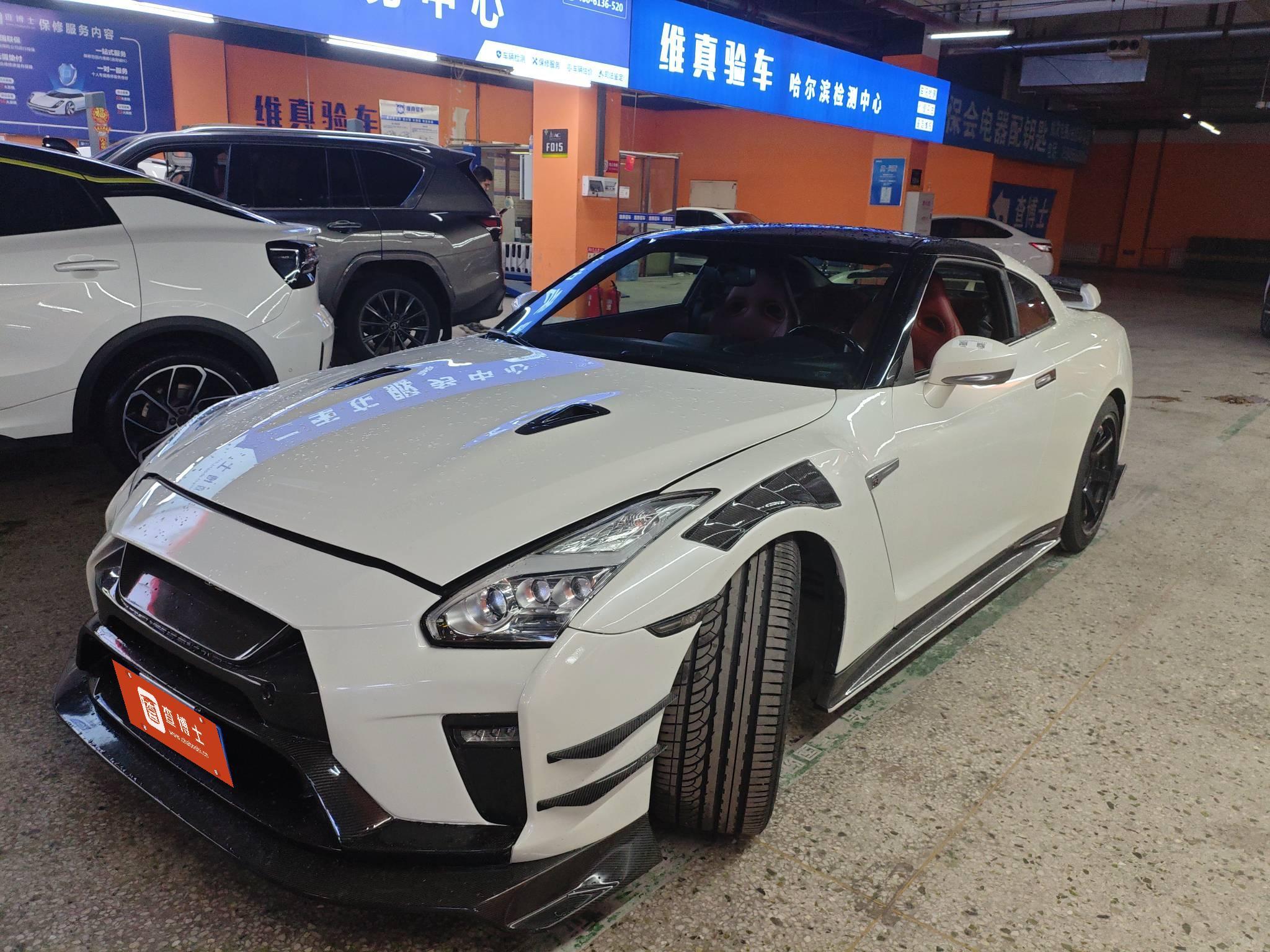 二手日产 GT-R 白色/红色 2015款 3.8T