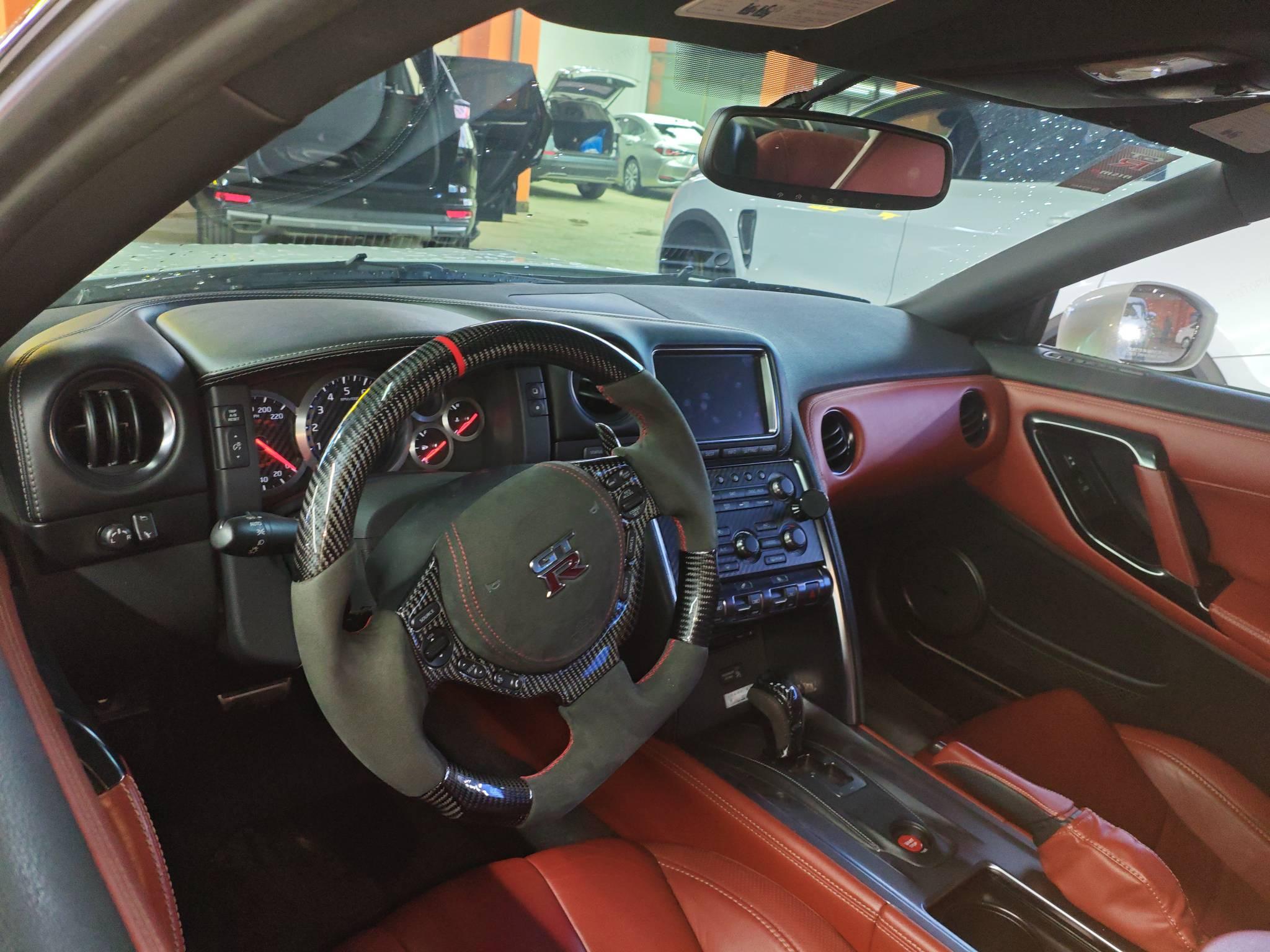 二手日产 GT-R 白色/红色 2015款 3.8T