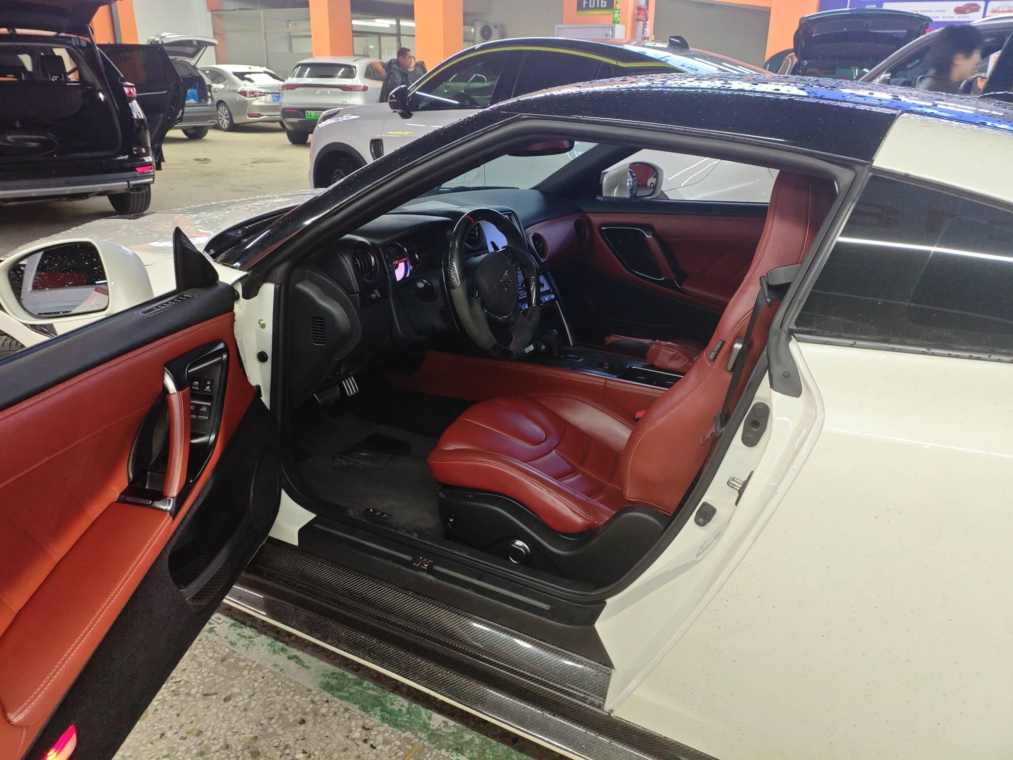 二手日产 GT-R 白色/红色 2015款 3.8T