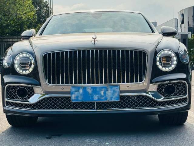二手宾利 飞驰 金黑/米色 2022款 4.0T V8 Mulliner