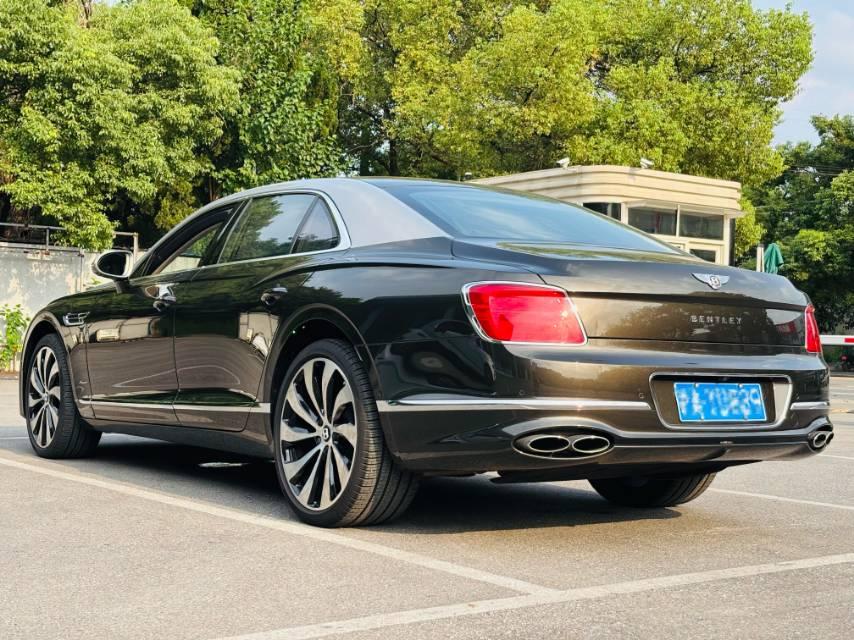 二手宾利 飞驰 金黑/米色 2022款 4.0T V8 Mulliner