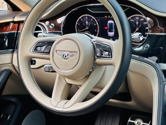 二手宾利 飞驰 金黑/米色 2022款 4.0T V8 Mulliner