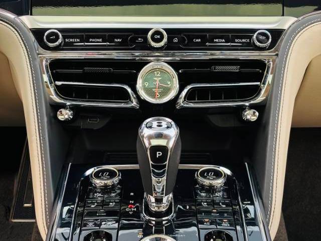 二手宾利 飞驰 金黑/米色 2022款 4.0T V8 Mulliner