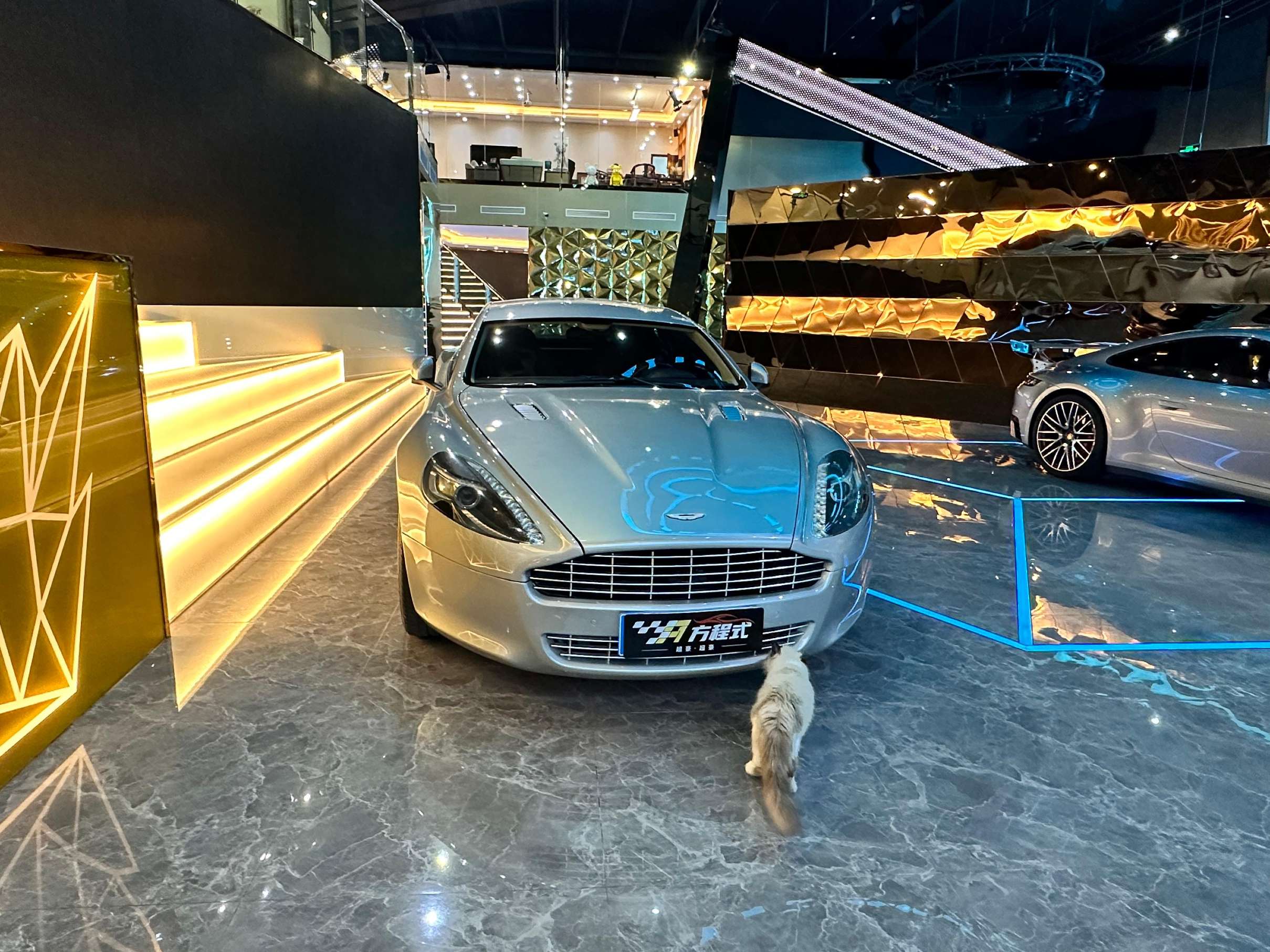 二手阿斯顿·马丁 Rapide 银色/紫色  2013款 6.0L S