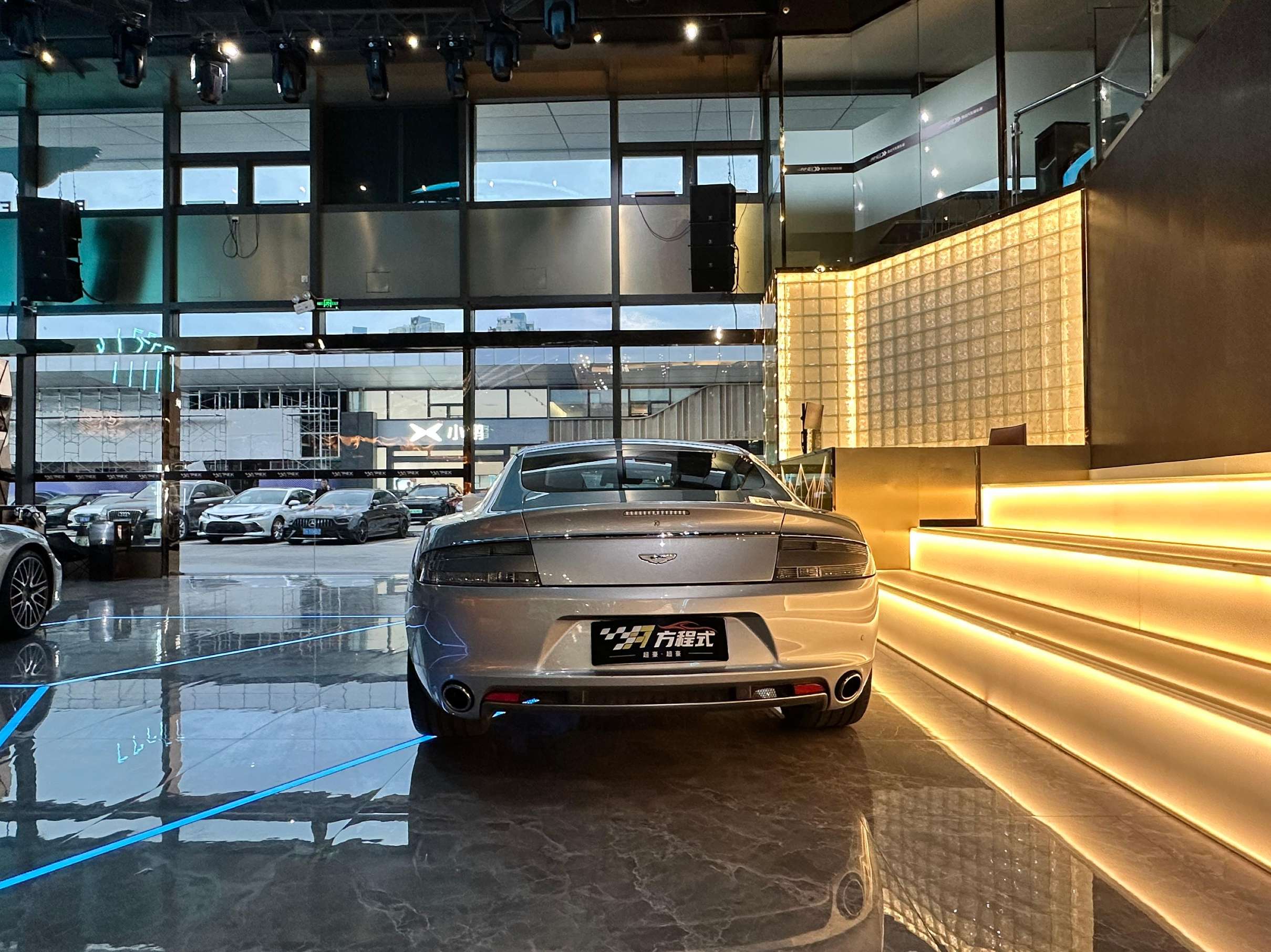 二手阿斯顿·马丁 Rapide 银色/紫色  2013款 6.0L S