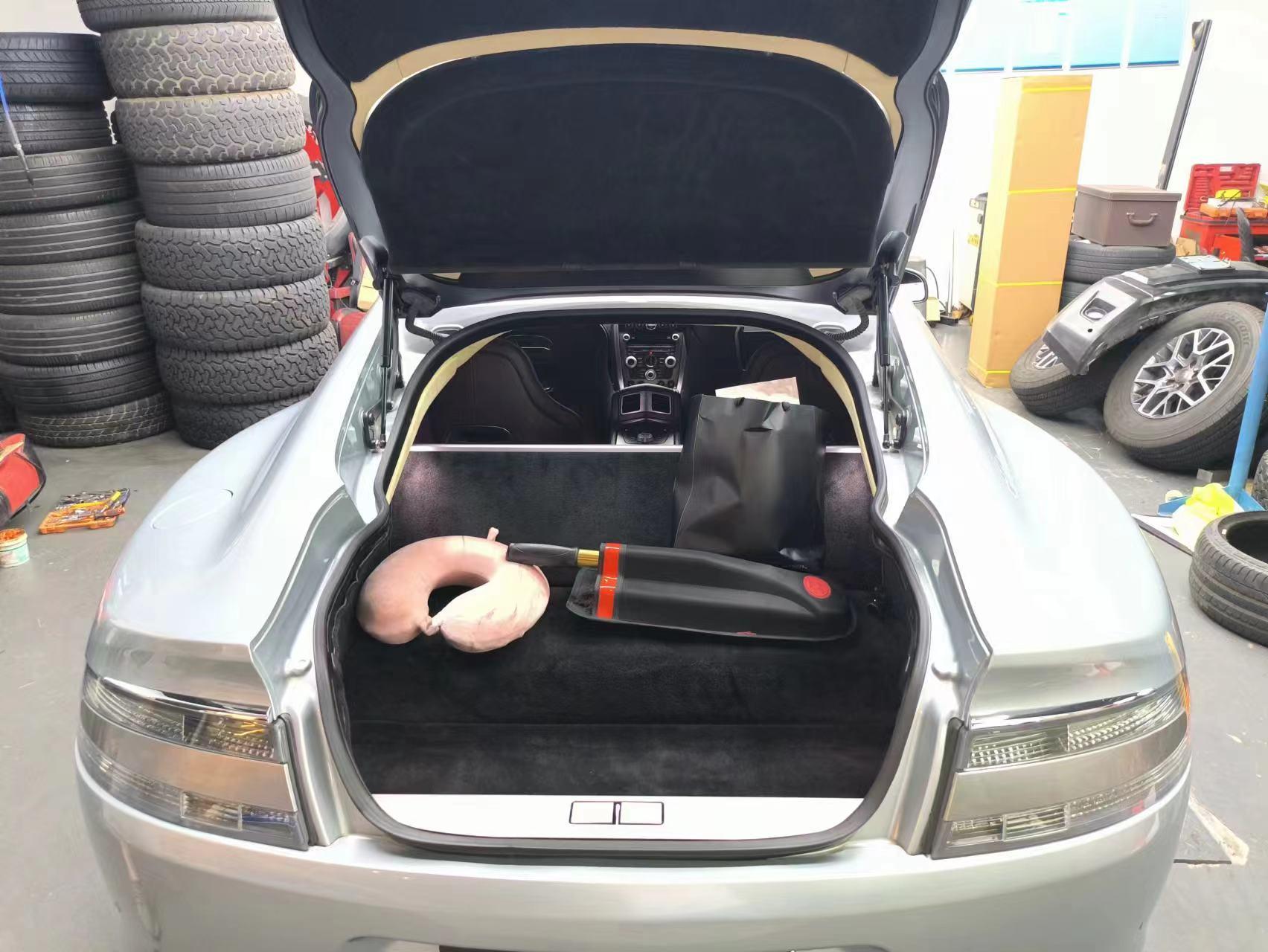 二手阿斯顿·马丁 Rapide 银色/紫色  2013款 6.0L S