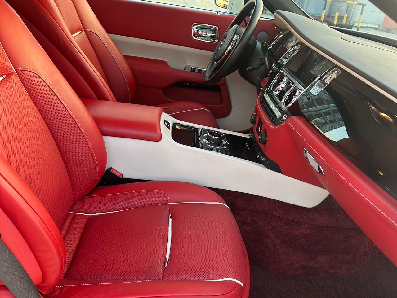 二手劳斯莱斯 魅影 白色/红色 2018款 6.6T 标准型