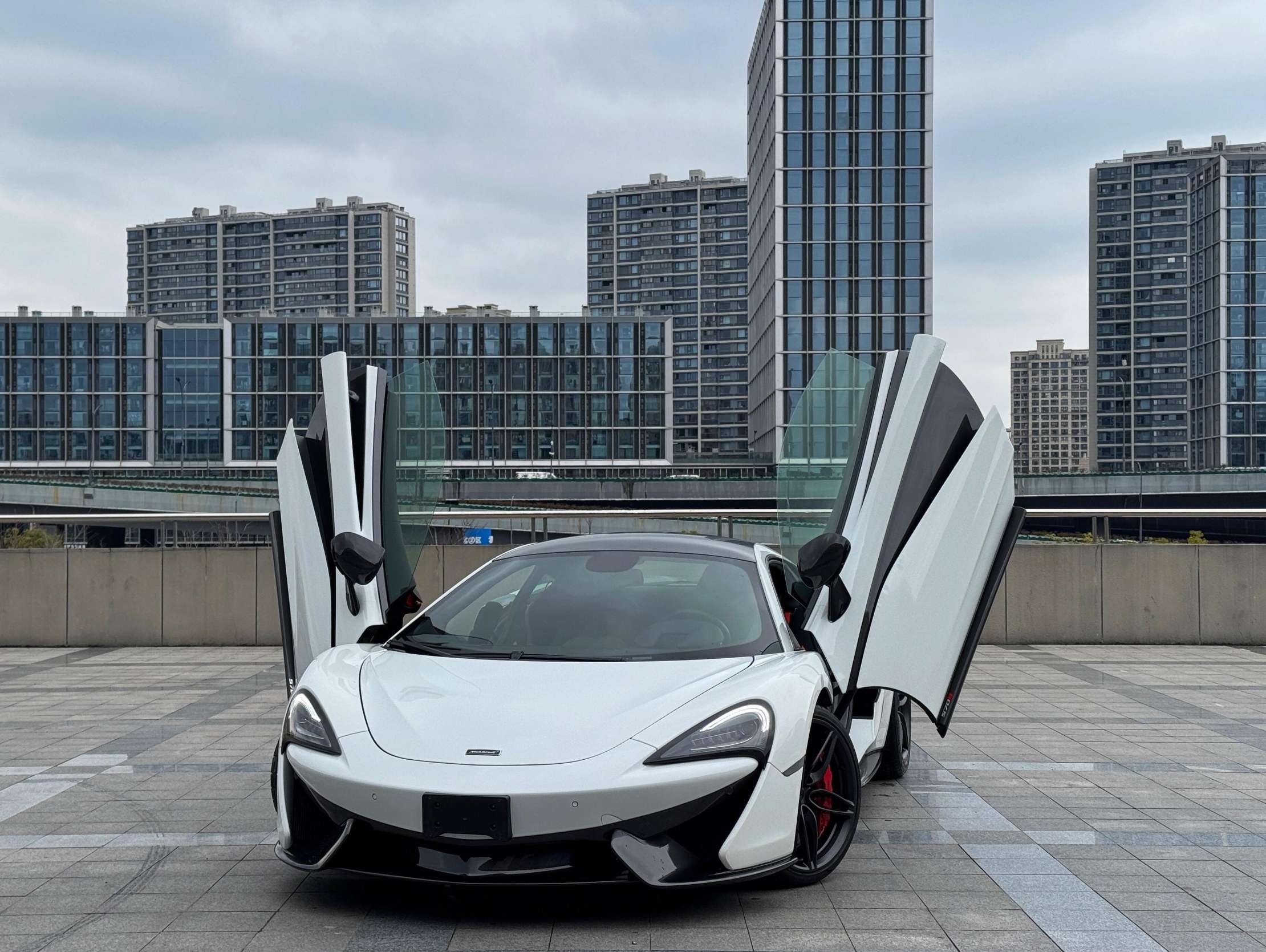 二手迈凯伦 570S 白色/黑色 2015款 570S 3.8T Coupe