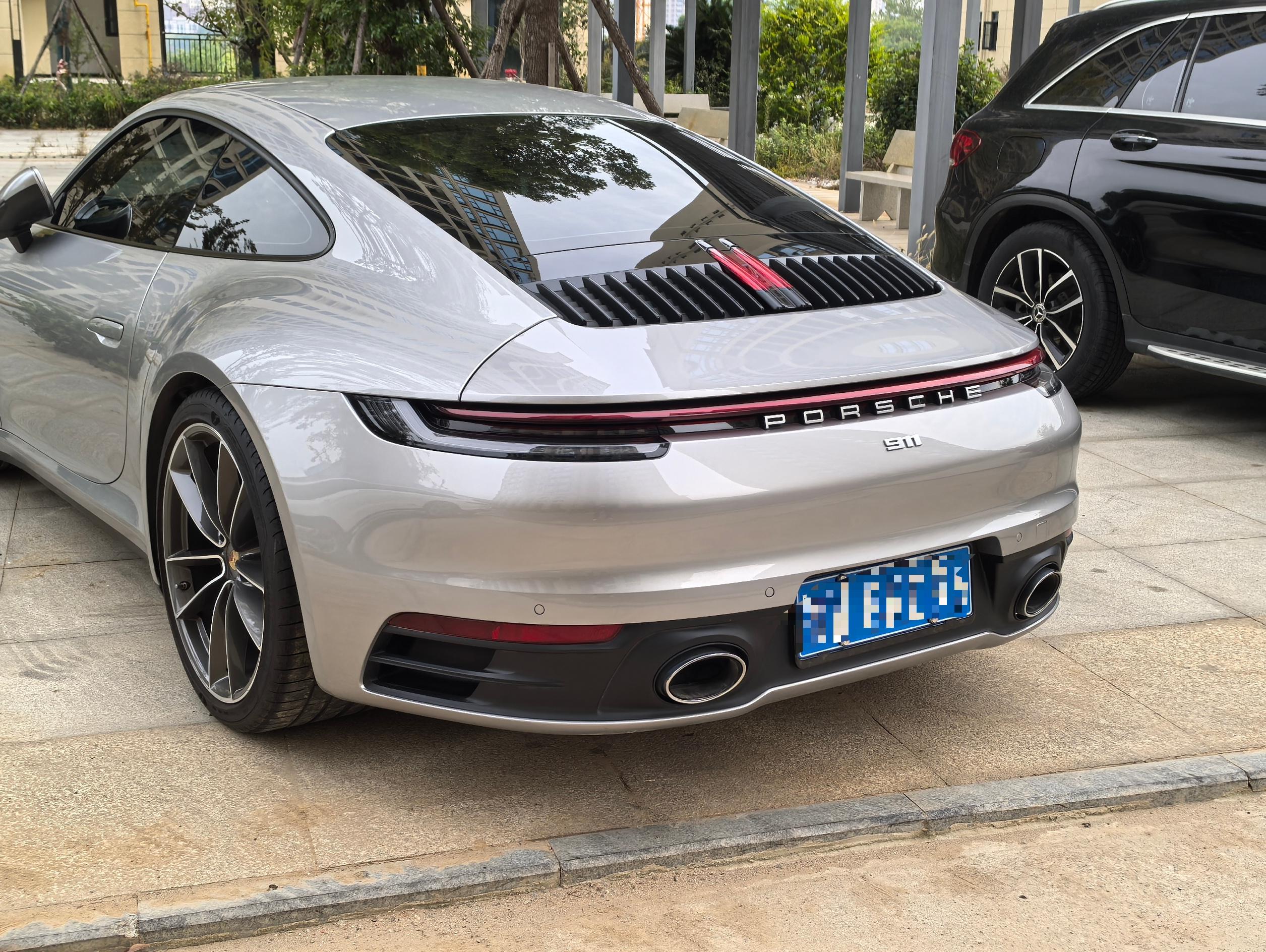 二手保时捷 911 银色/红色 2023款  Carrera 3.0T