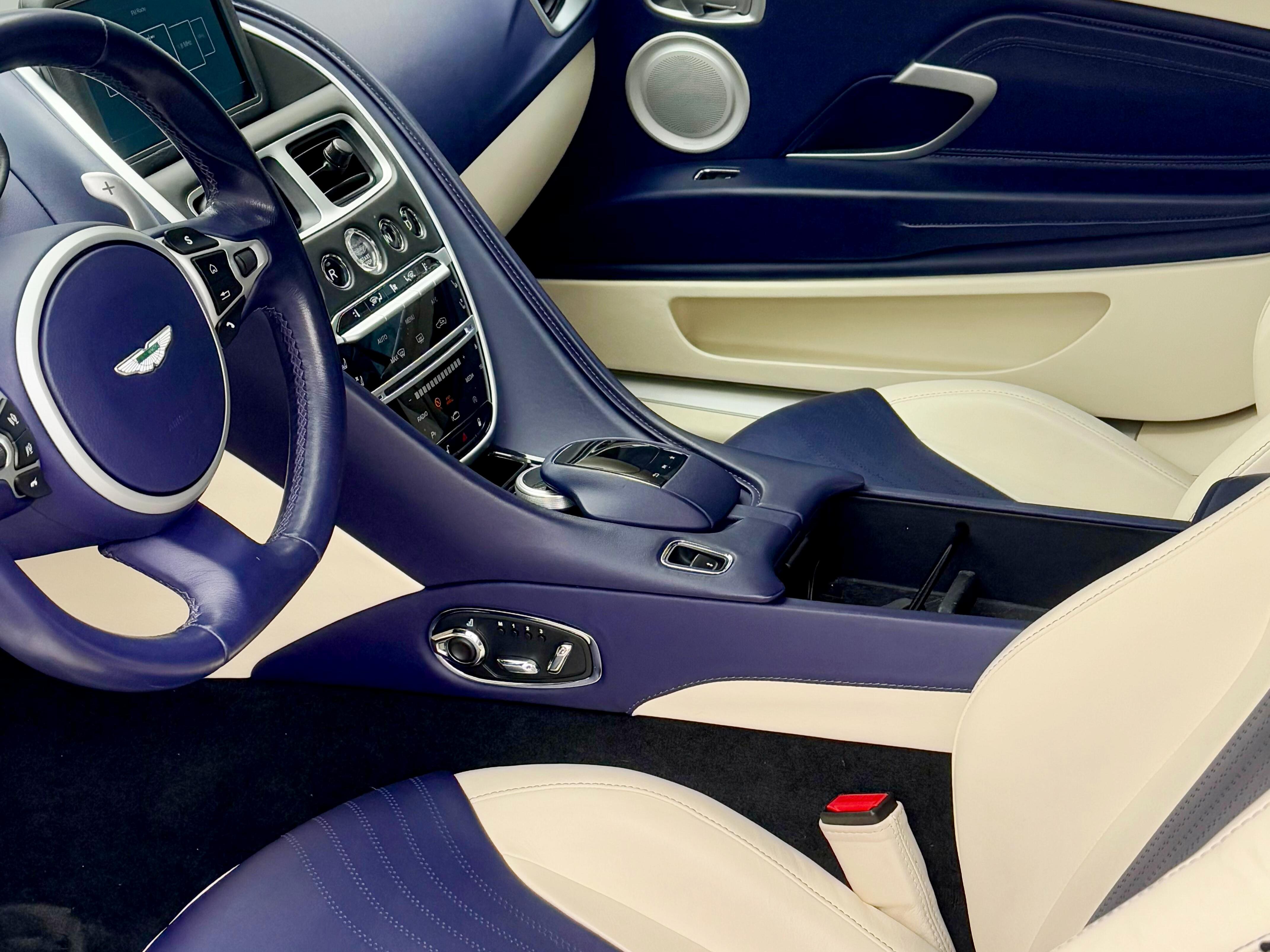 二手阿斯顿·马丁 DB11 南海蓝/白色 2020款 4.0T V8 Coupe