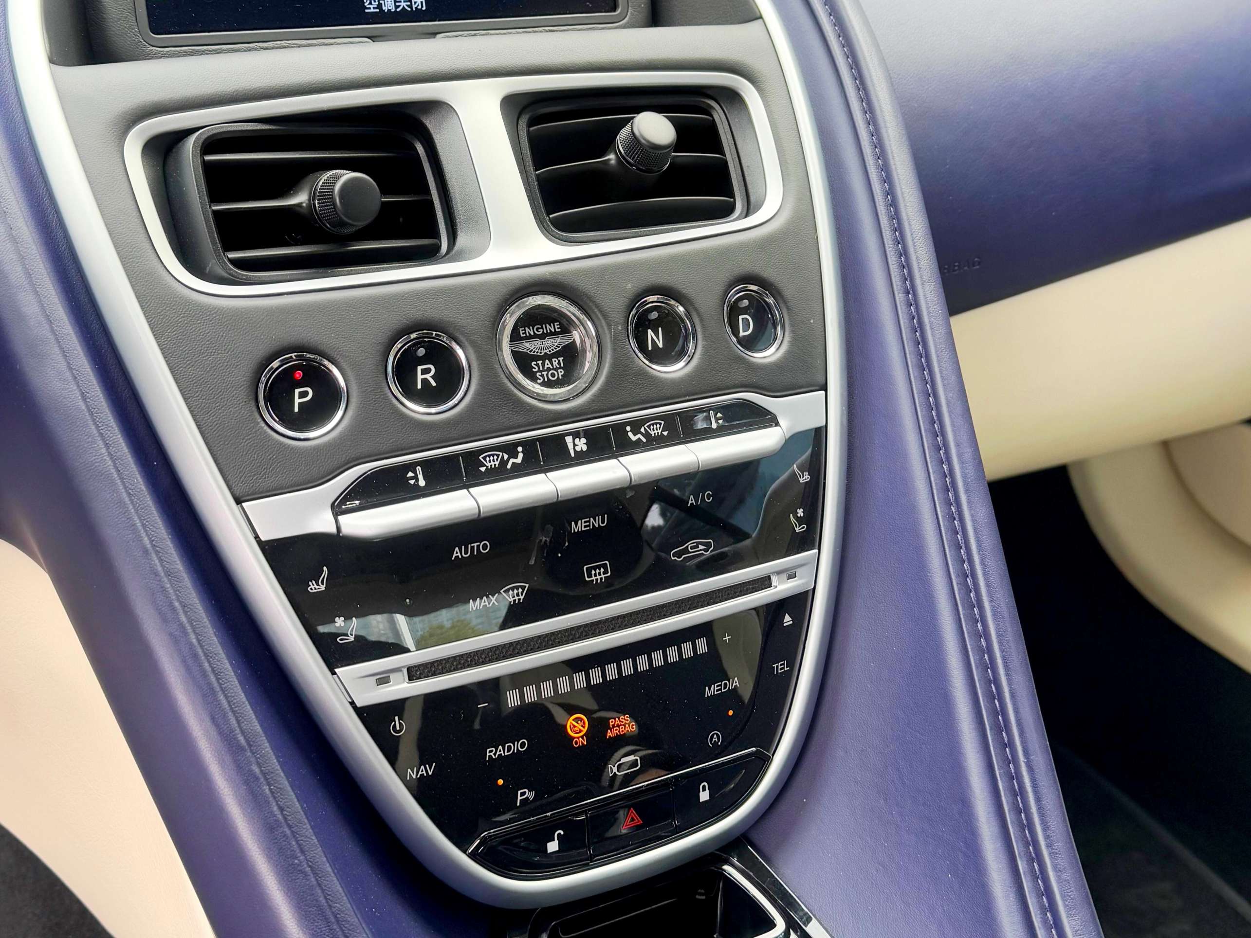 二手阿斯顿·马丁 DB11 南海蓝/白色 2020款 4.0T V8 Coupe