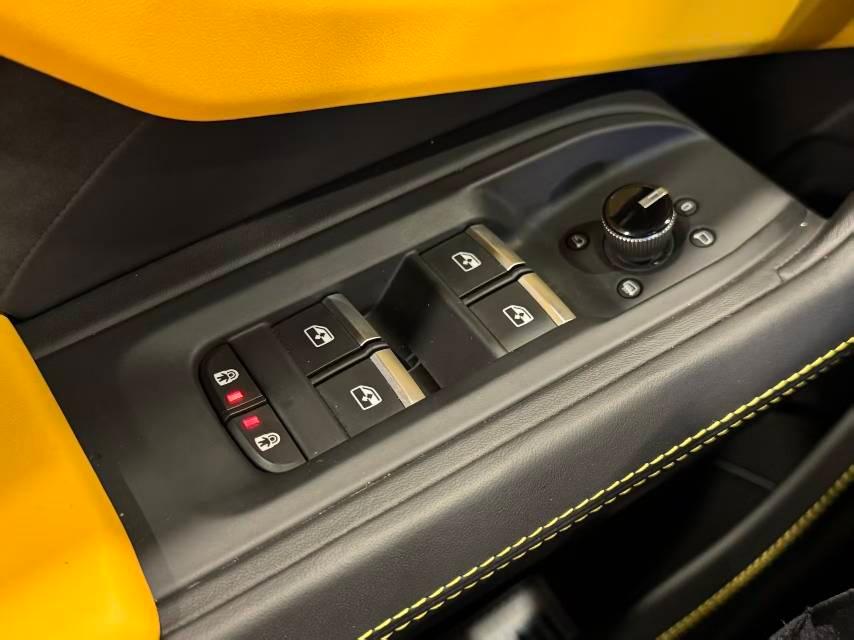 二手兰博基尼 Urus 黄色/黄色 2021款 4.0T V8