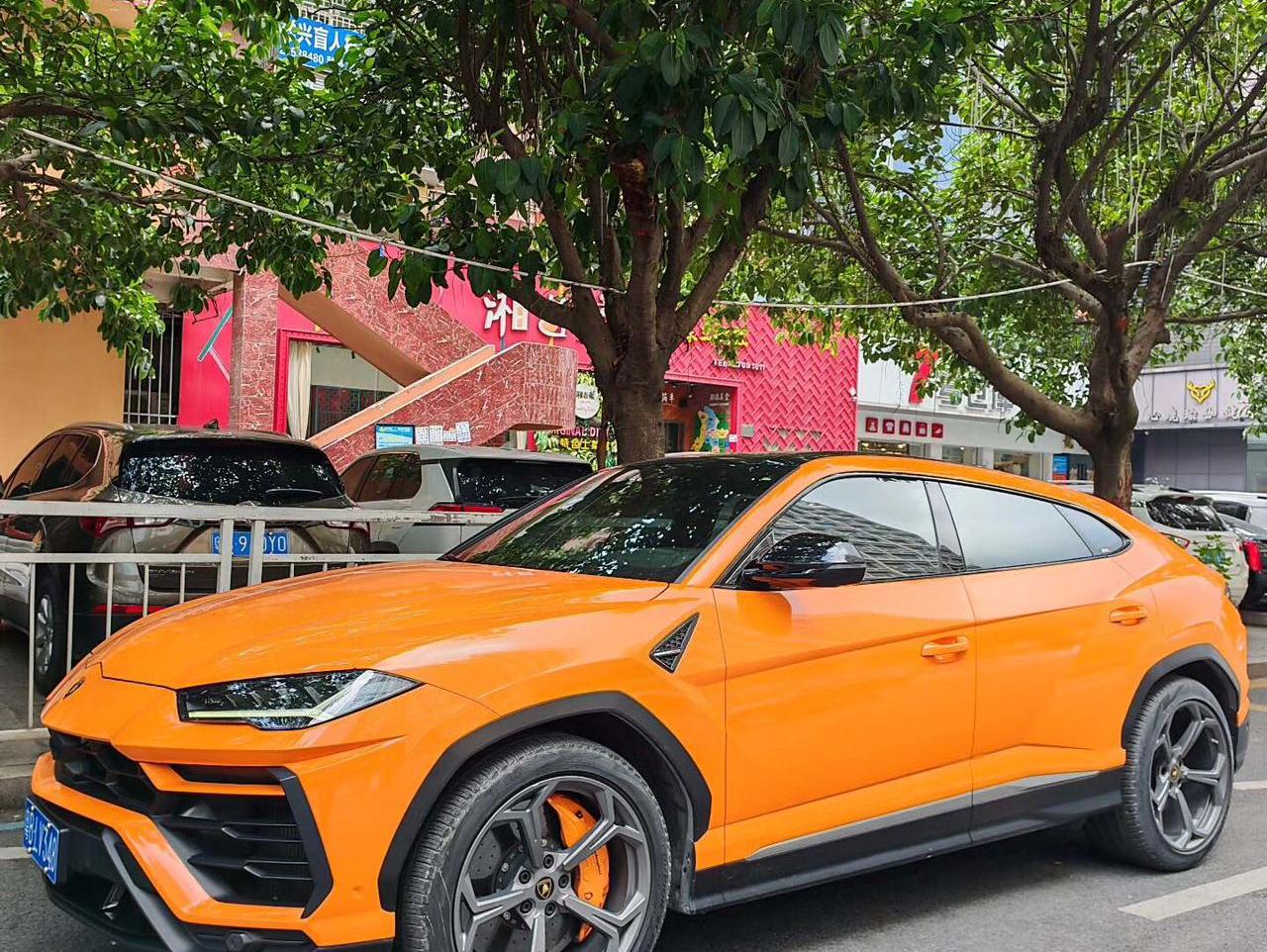 二手兰博基尼 Urus 黑色/橙色 2021款 4.0T V8