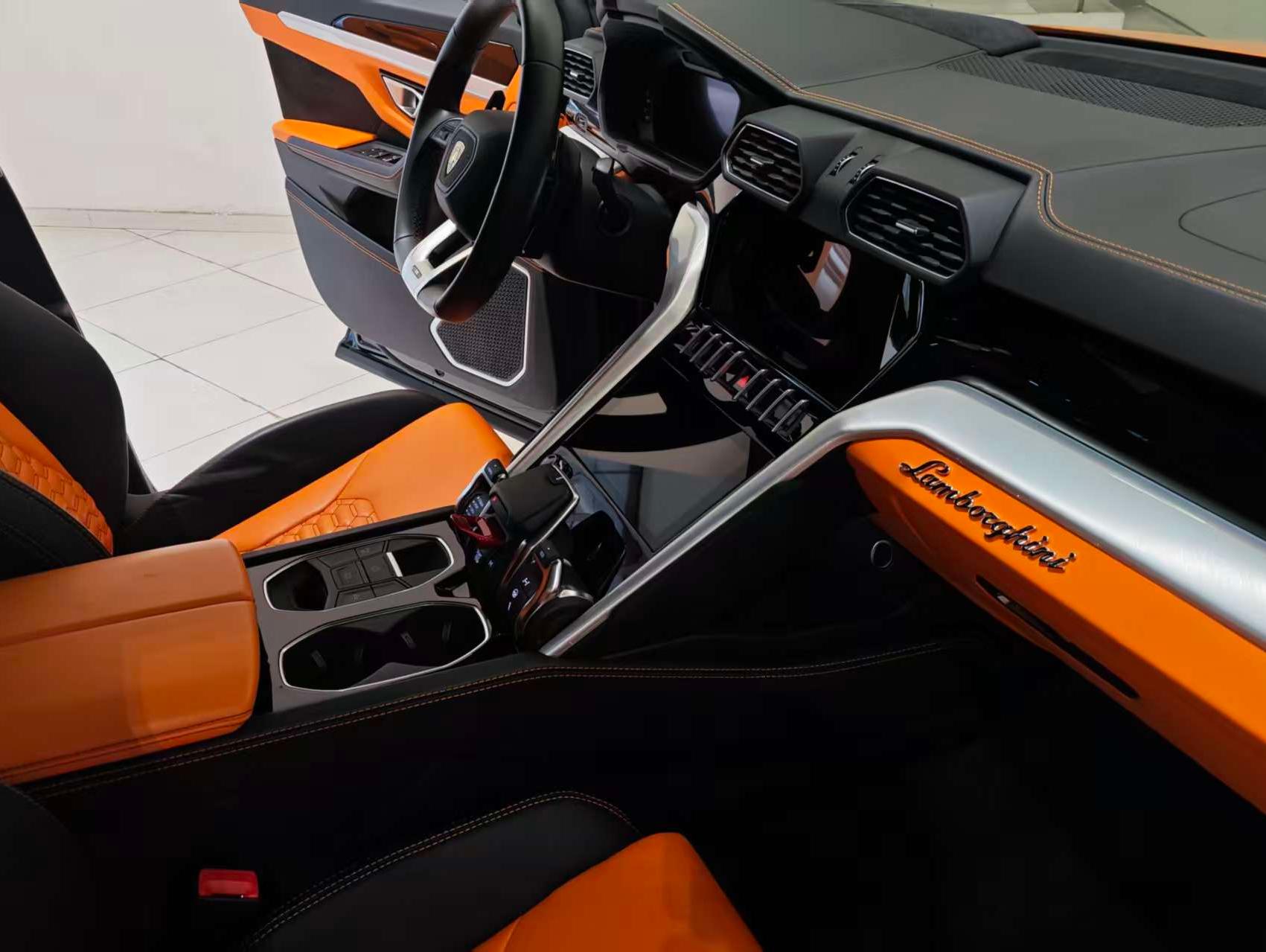 二手兰博基尼 Urus 黑色/橙色 2021款 4.0T V8