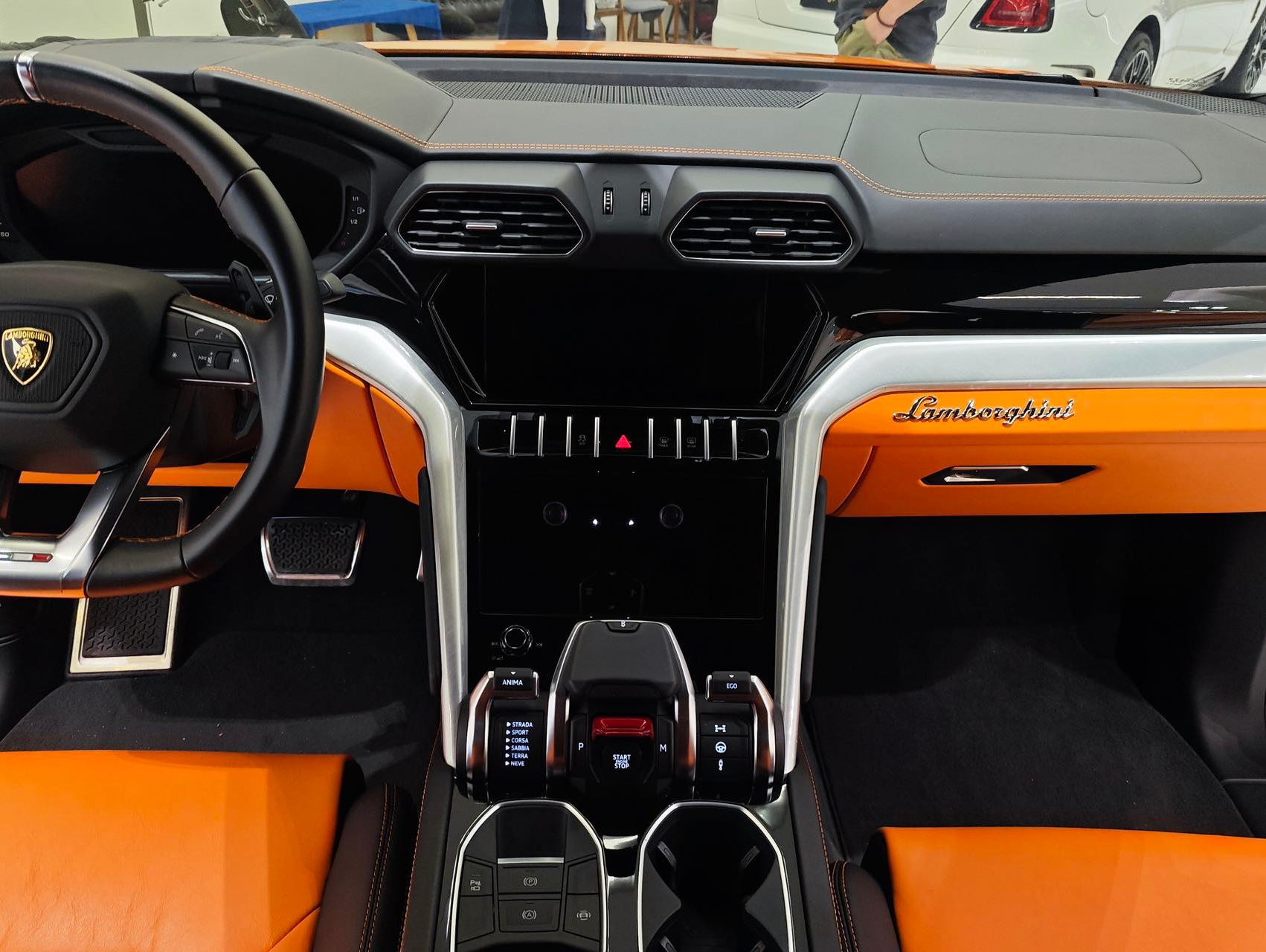二手兰博基尼 Urus 黑色/橙色 2021款 4.0T V8