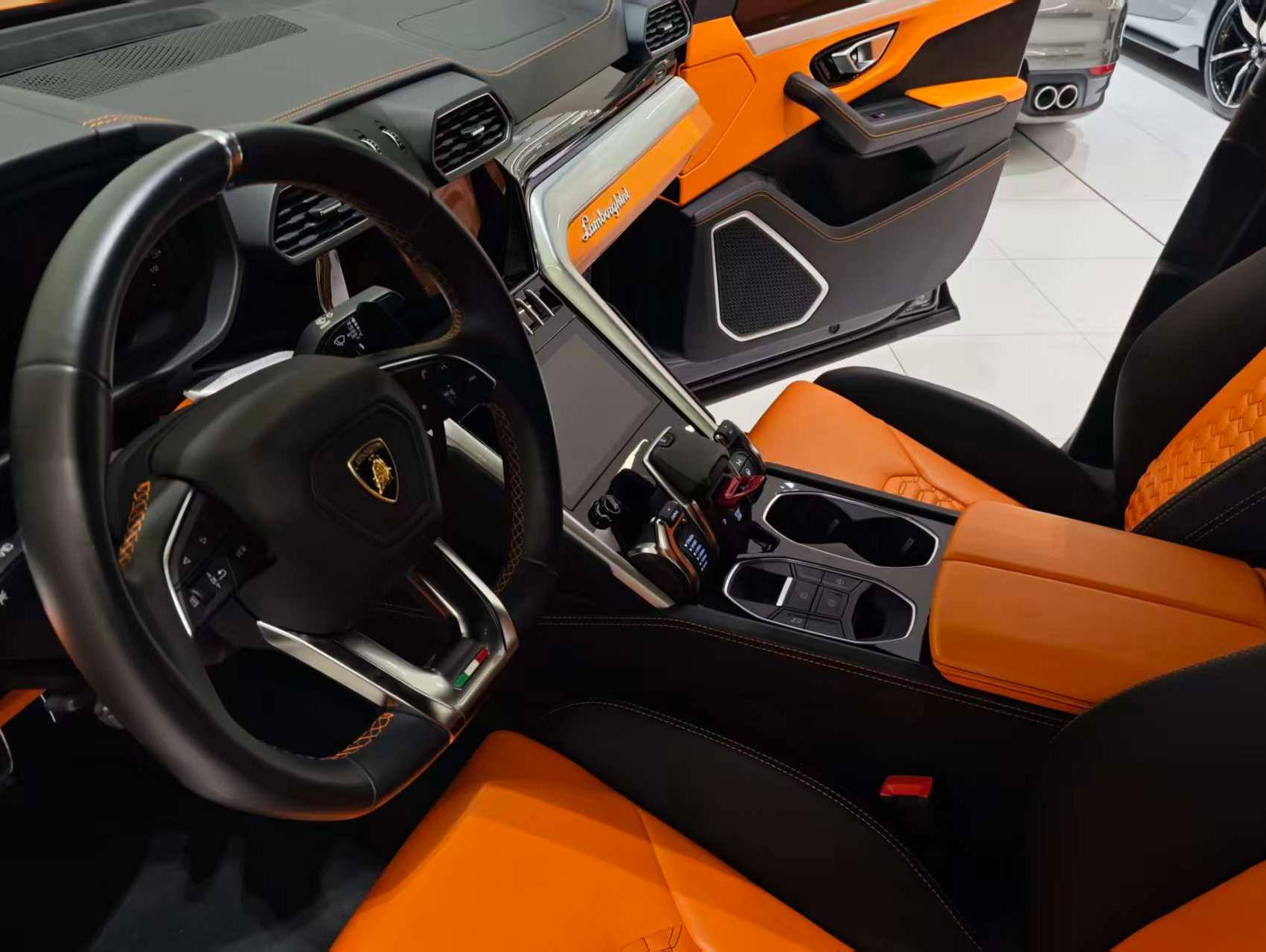 二手兰博基尼 Urus 黑色/橙色 2021款 4.0T V8