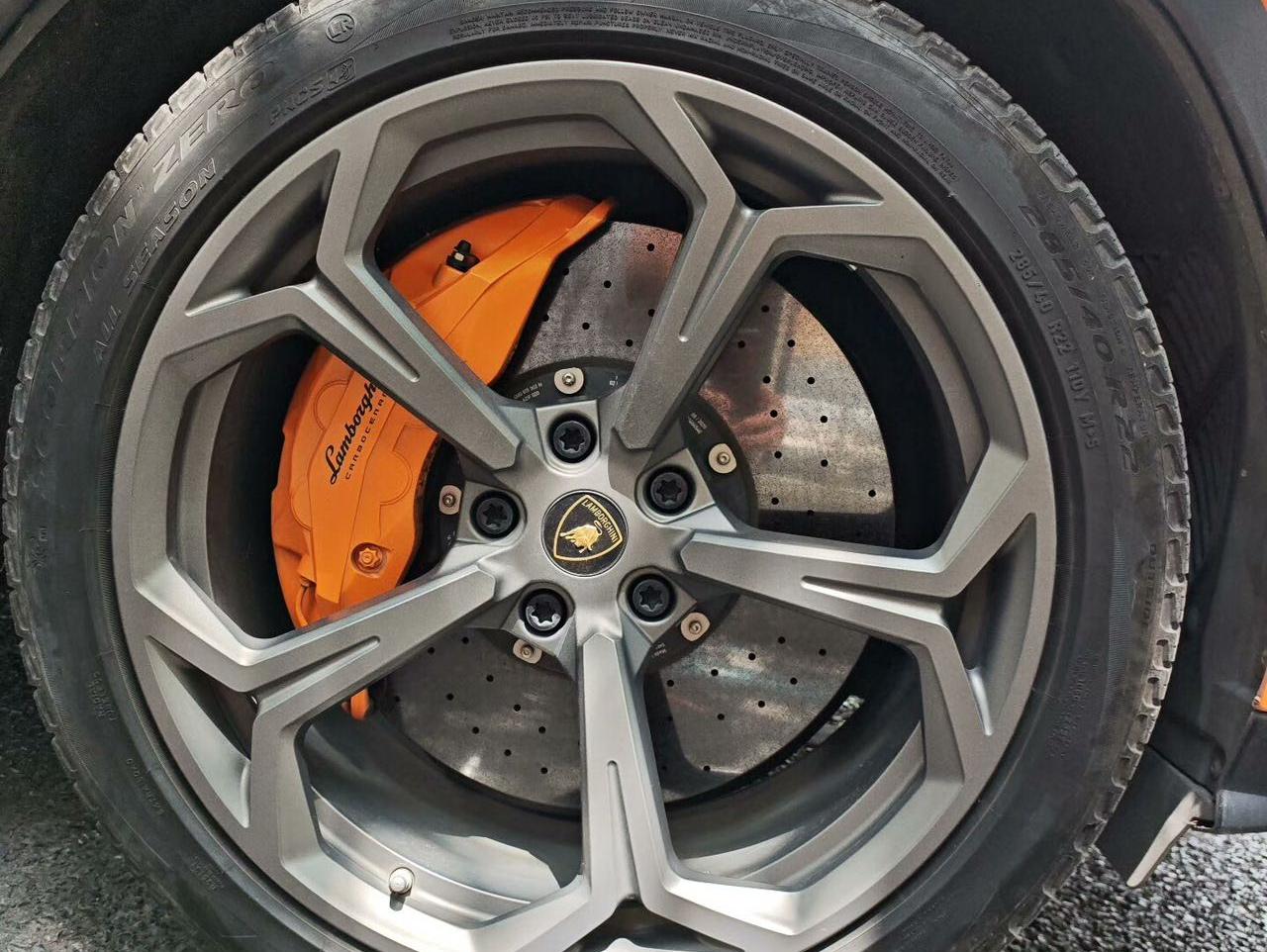 二手兰博基尼 Urus 黑色/橙色 2021款 4.0T V8