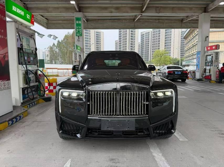 二手劳斯莱斯 库里南 黑色/爱马仕橙 2023款 Black Badge