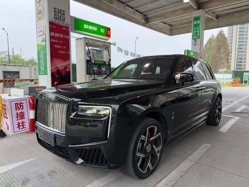 二手劳斯莱斯 库里南 黑色/爱马仕橙 2023款 Black Badge