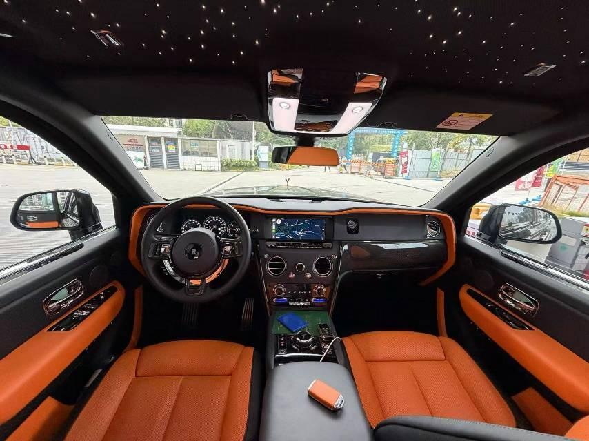 二手劳斯莱斯 库里南 黑色/爱马仕橙 2023款 Black Badge