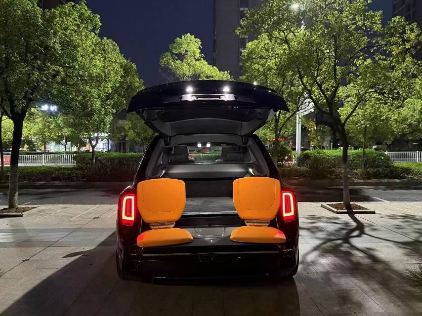 二手劳斯莱斯 库里南 黑色/爱马仕橙 2023款 Black Badge