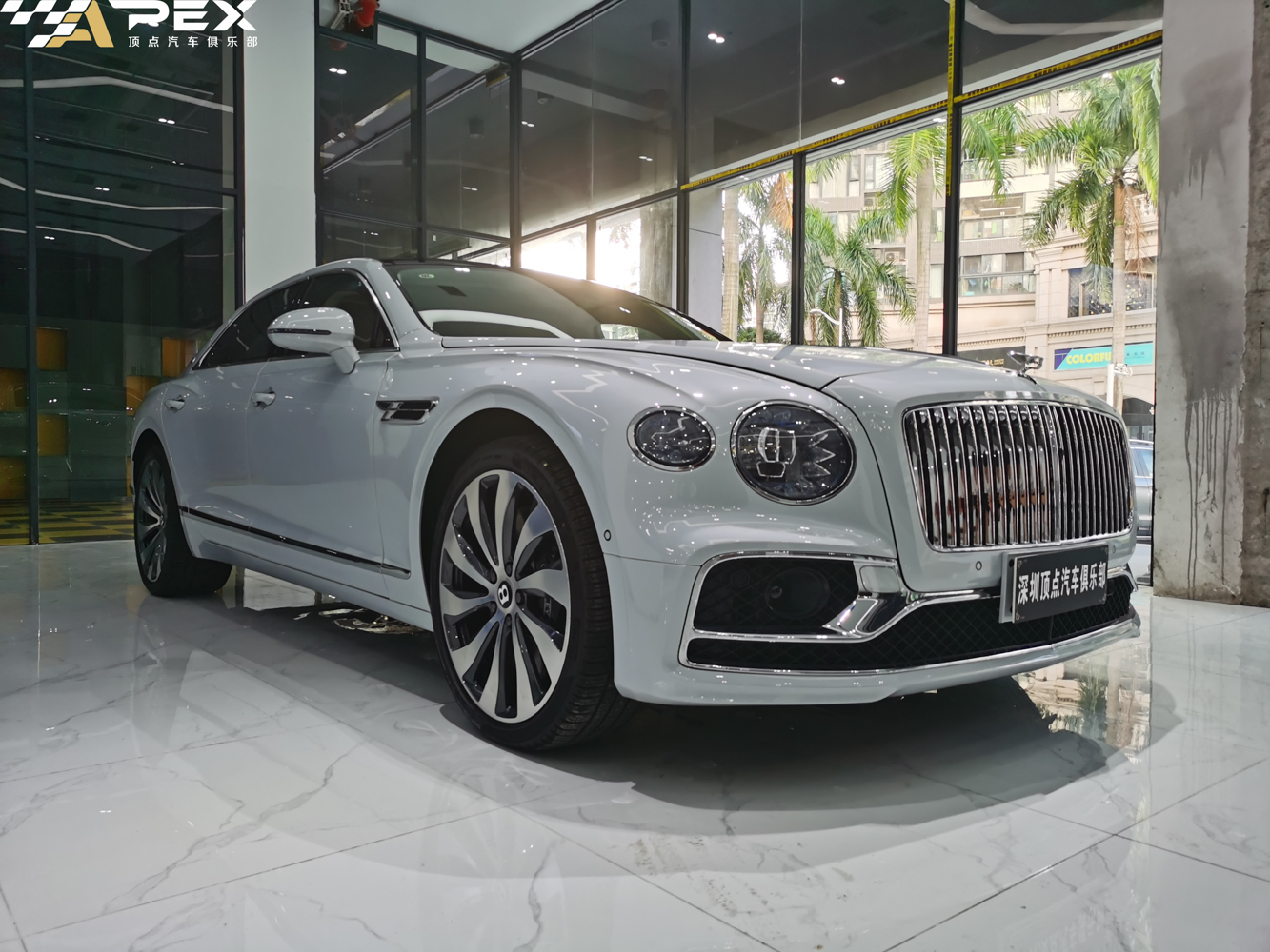 全新宾利飞驰W12多少钱 展厅现车368-430万