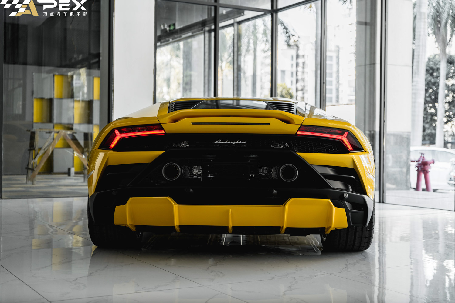 2021款兰博基尼huracan多少钱（huracan evo落地价格及图片）