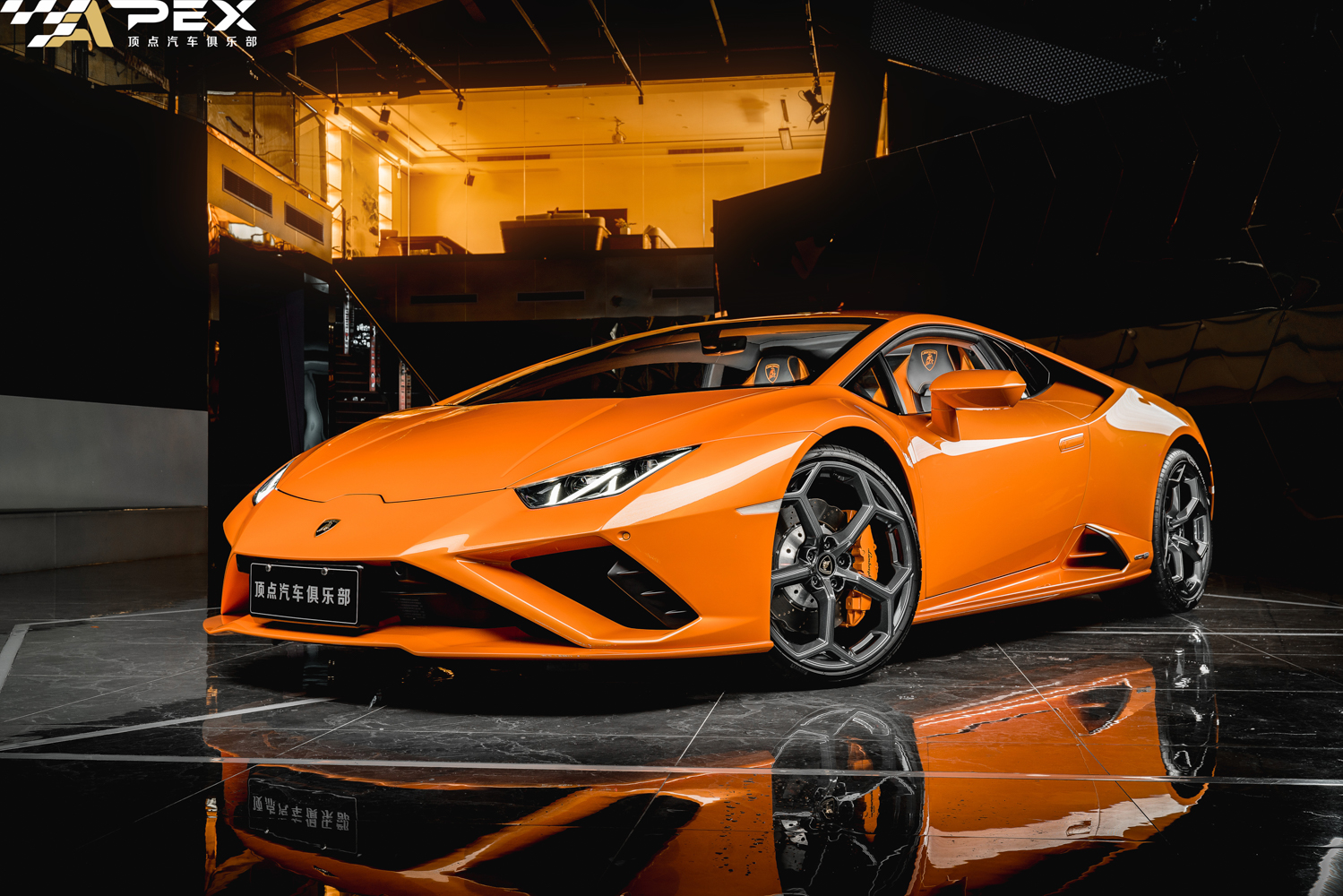 2020 迈凯伦 GT 与 2020 兰博基尼 Huracan EVO
