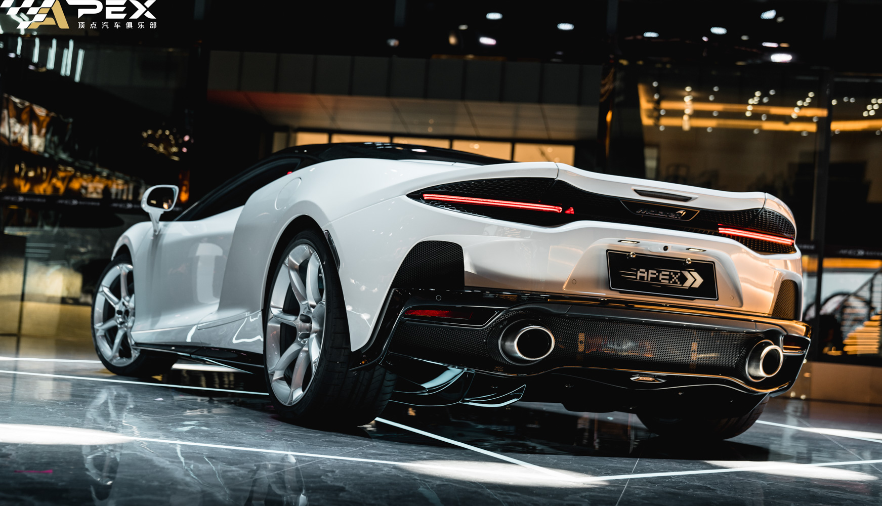 2020 迈凯伦 GT 与 2020 兰博基尼 Huracan EVO