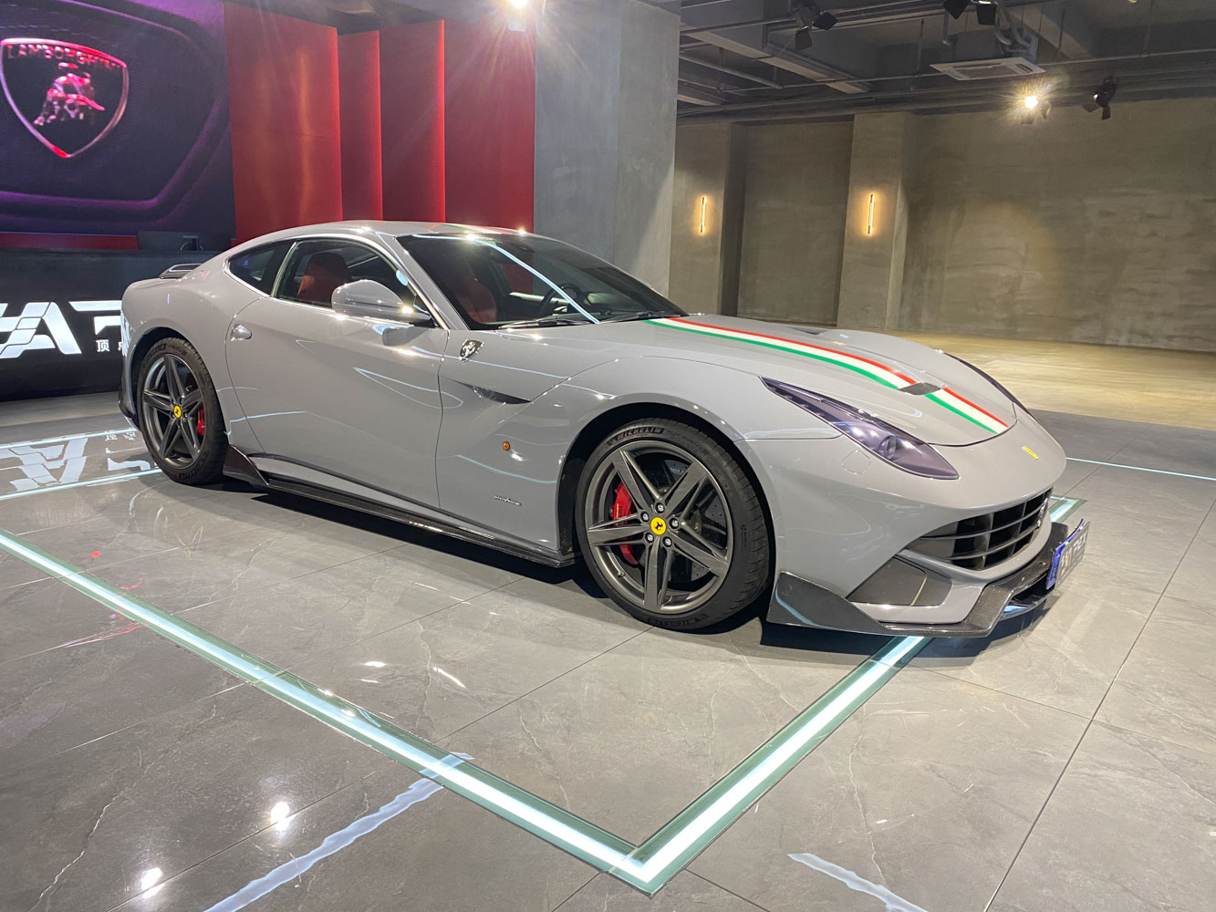 这就是我们对法拉利 F12 Berlinetta 的喜爱