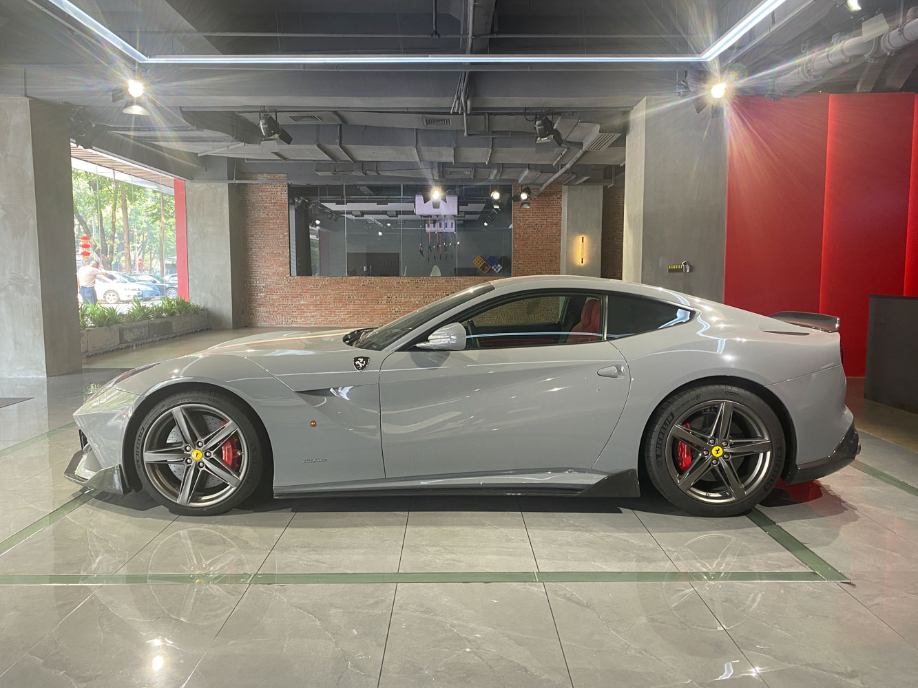 这就是我们对法拉利 F12 Berlinetta 的喜爱