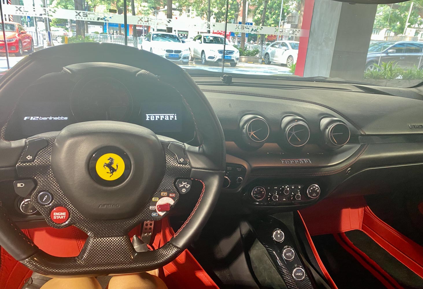 这就是我们对法拉利 F12 Berlinetta 的喜爱
