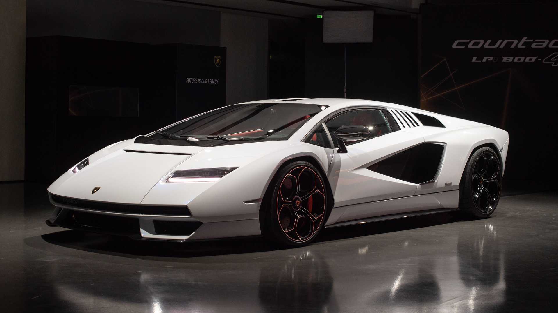 2022款兰博基尼 Countach 在公开赛中脱颖而出