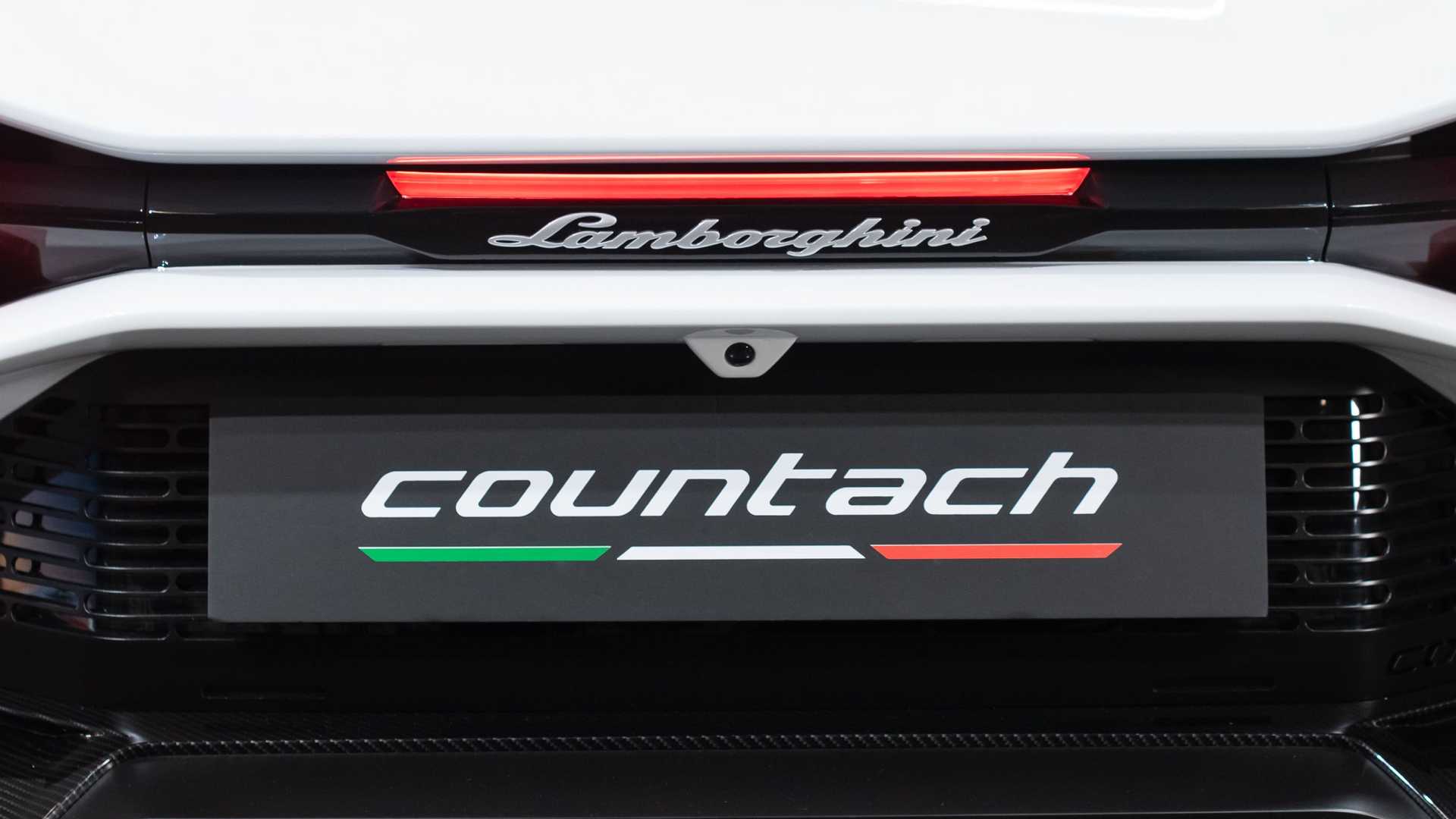 2022款兰博基尼 Countach 在公开赛中脱颖而出