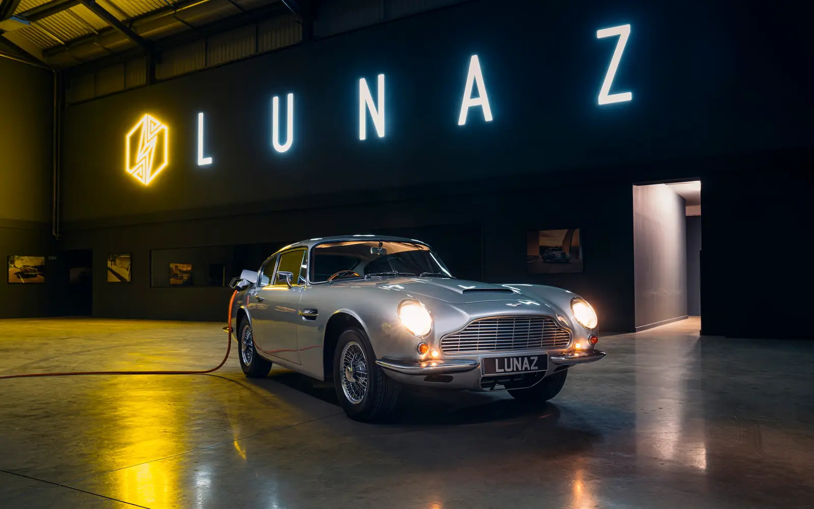 2023年阿斯顿马丁 DB6 由 LUNAZ 重新制作