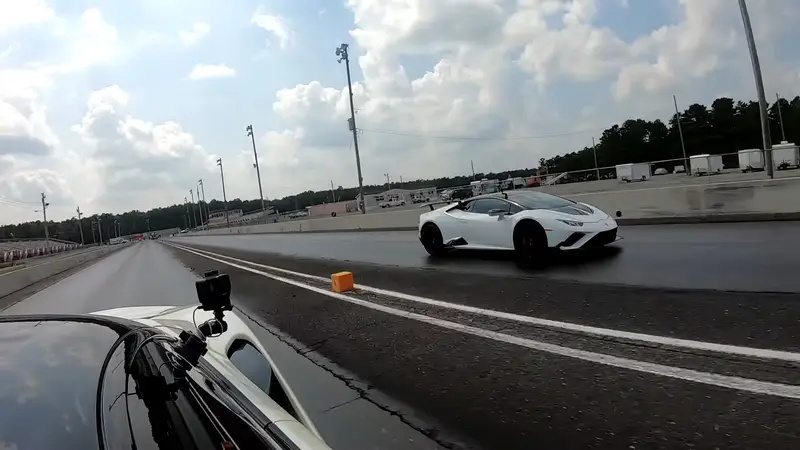 兰博基尼 Huracan EVO 直面强大的法拉利 F8 Tributo