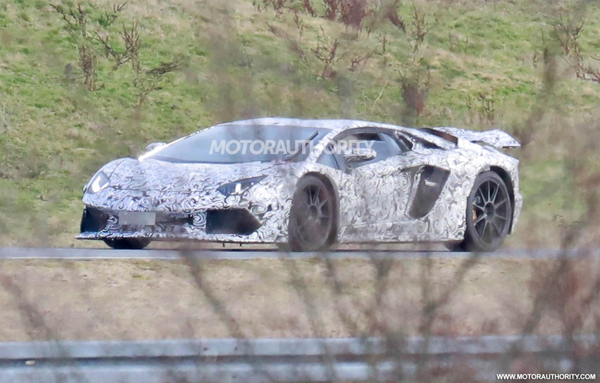 V-12混合动力兰博基尼Aventador终于被发现