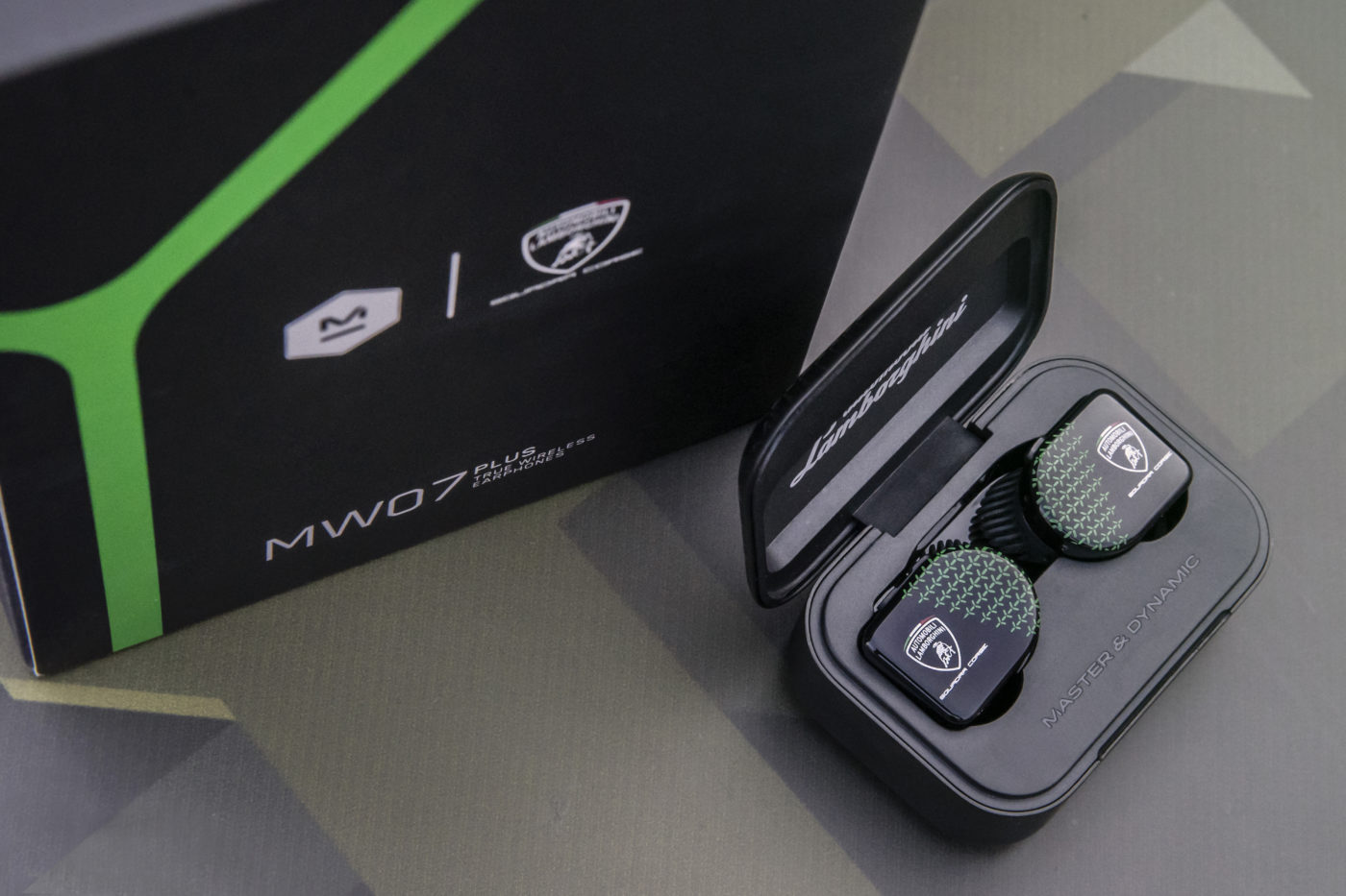 兰博基尼 Squadra Corse x Master Dynamic 发布 Mantis Green 系列
