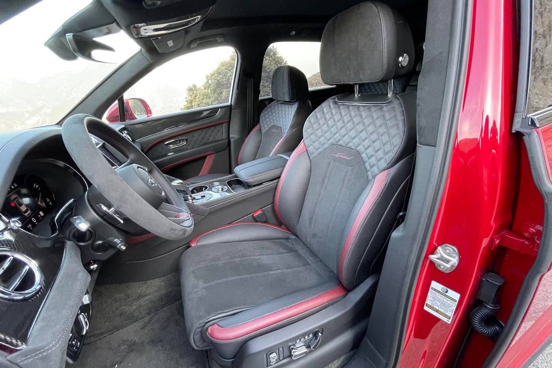 2021宾利添越 Speed 评测:绝对动力