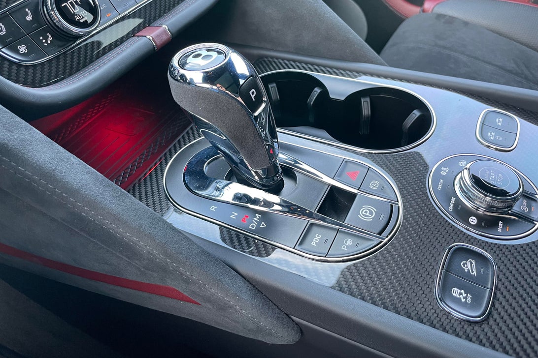 2021宾利添越 Speed 评测:绝对动力