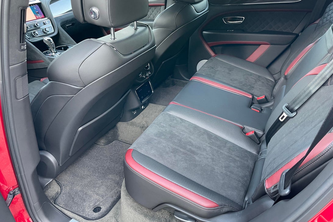 2021宾利添越 Speed 评测:绝对动力