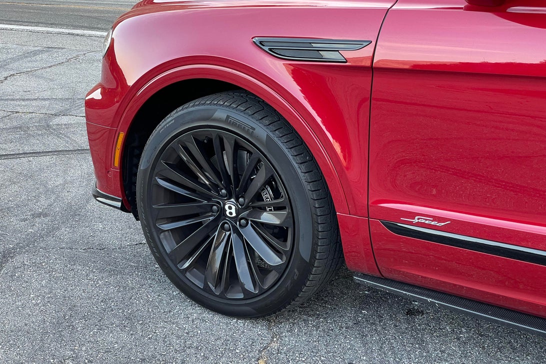 2021宾利添越 Speed 评测:绝对动力