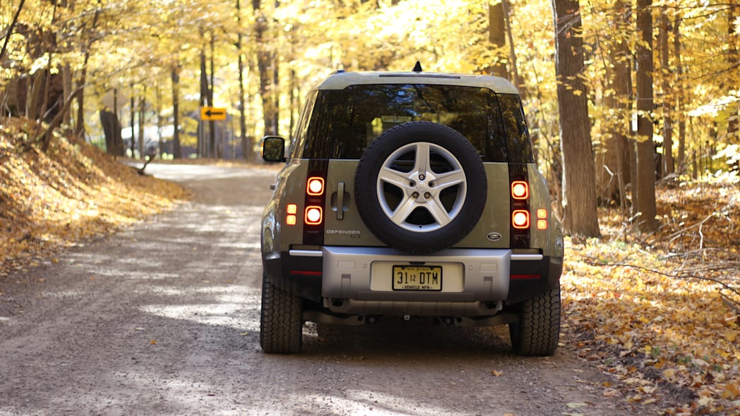 2022 路虎卫士评测 | 保留最好的东西并添加 V8