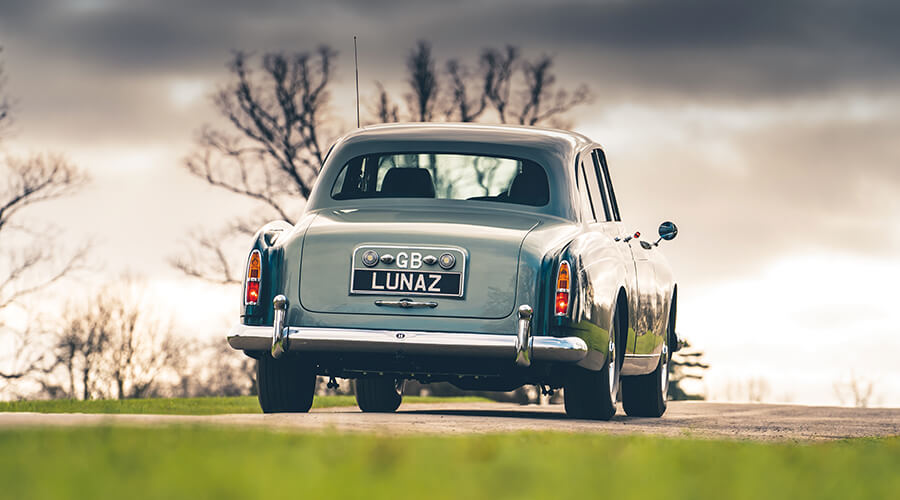 宾利Continental Flying Spur EV：古装绅士面向未来